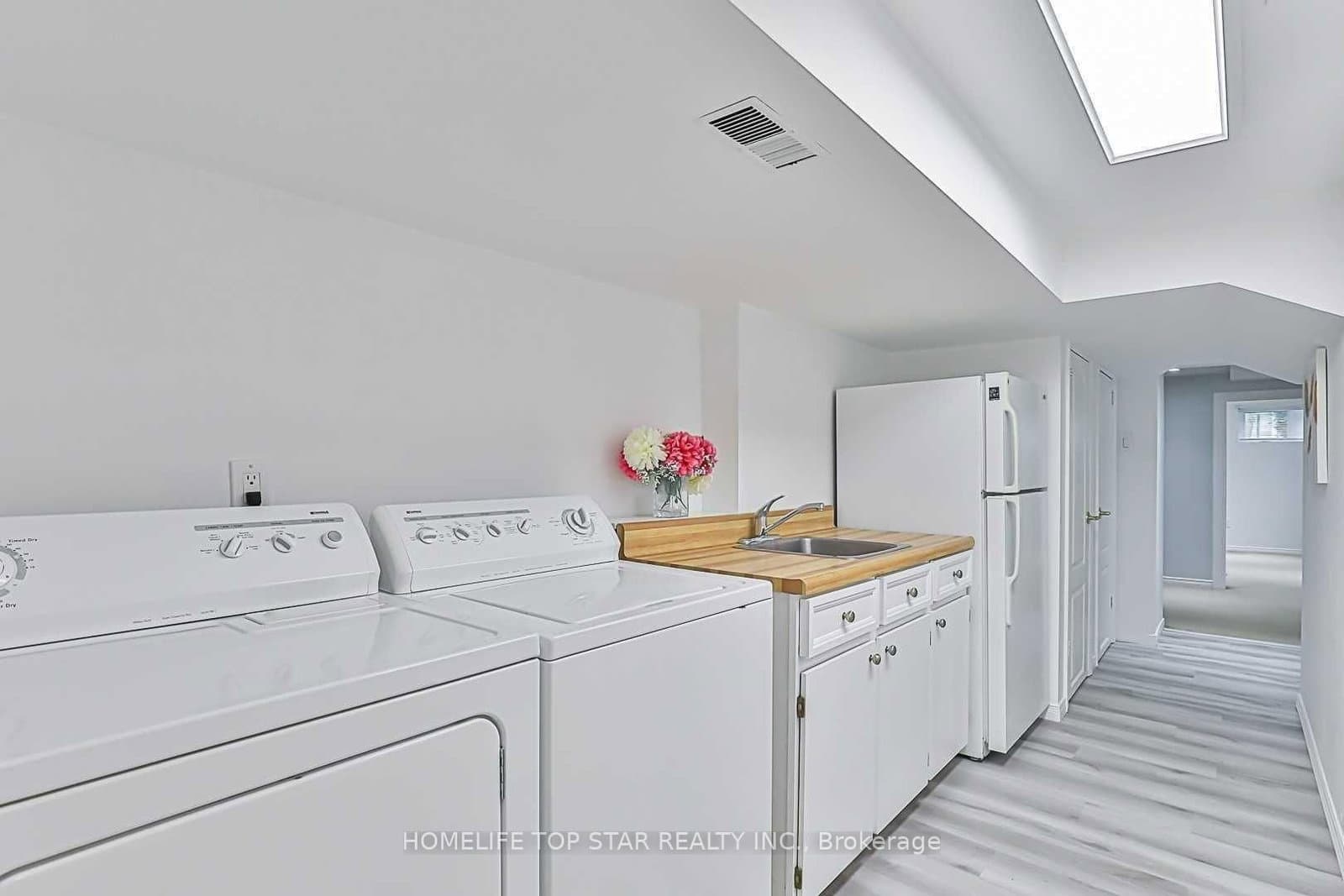 209 W Connaught Avenue, Unit Basement thumbnail 7