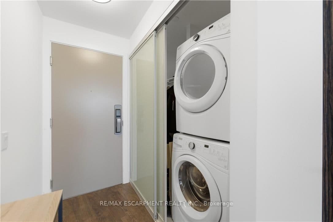 10 York Street, Unit 3807 thumbnail 16