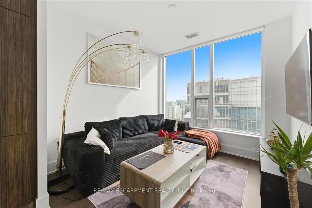 10 York Street, Unit 3807 thumbnail 5