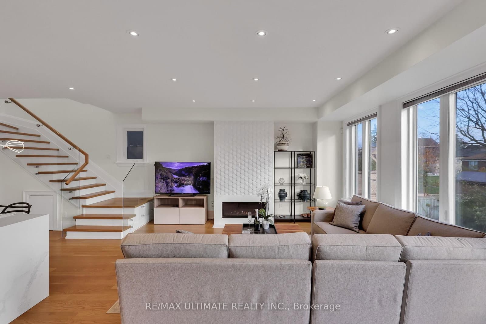743 Glencairn Avenue thumbnail 11