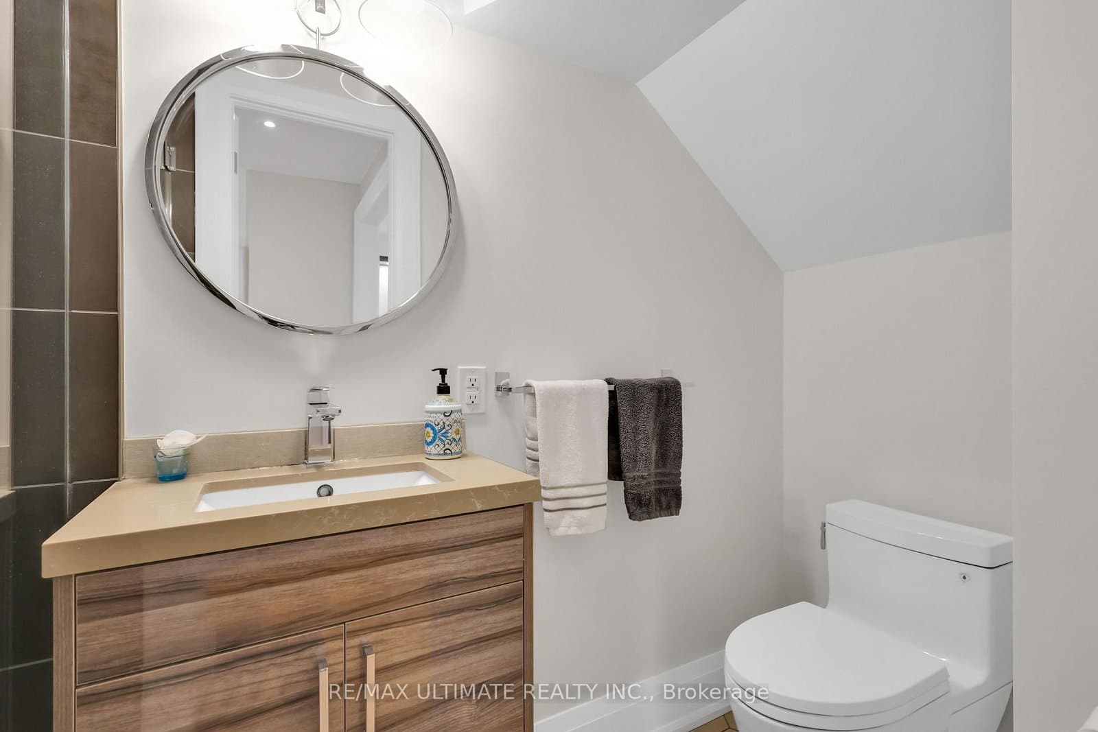 743 Glencairn Avenue thumbnail 13