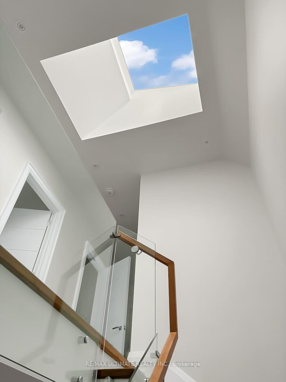 743 Glencairn Avenue thumbnail 16