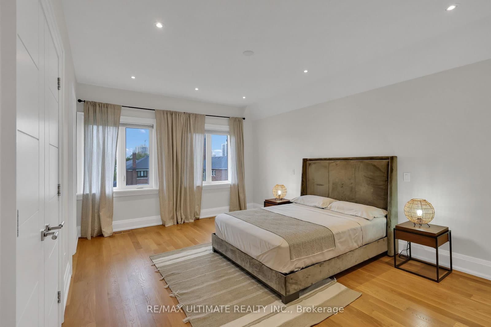 743 Glencairn Avenue thumbnail 17