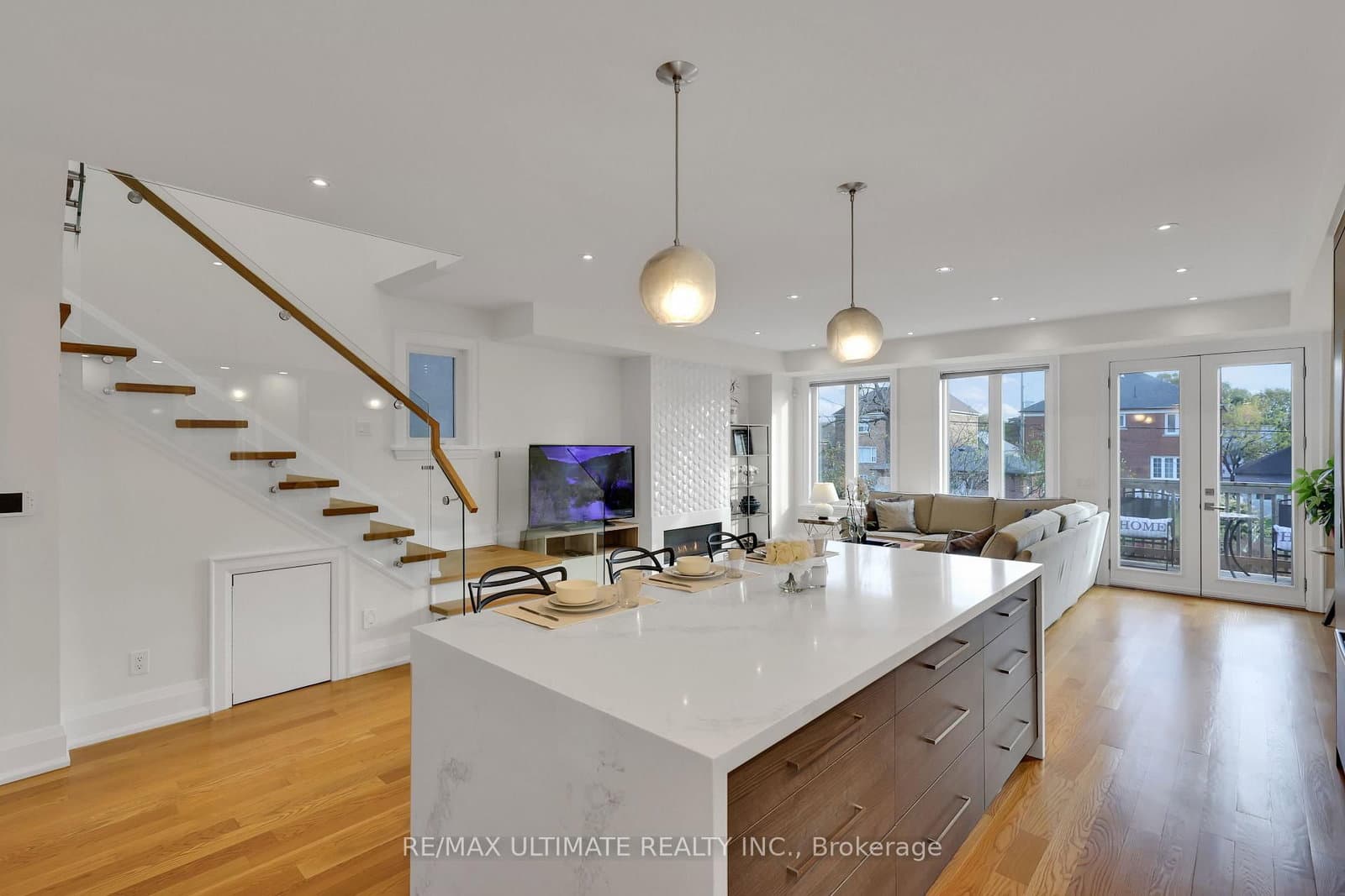 743 Glencairn Avenue thumbnail 9
