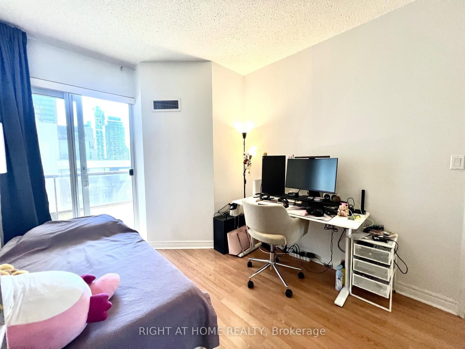 55 Bloor Street E, Unit 1702 thumbnail 13
