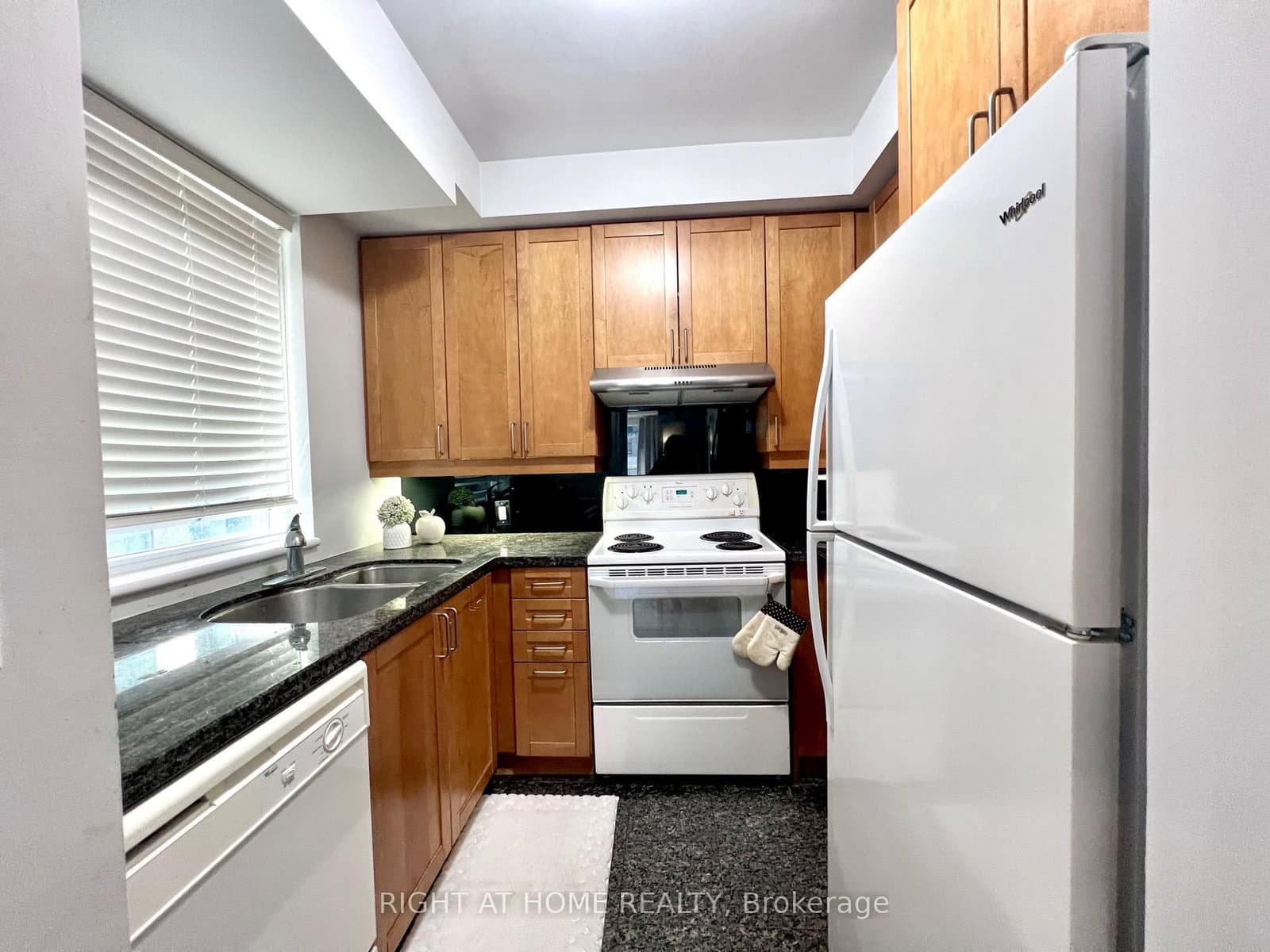 55 Bloor Street E, Unit 1702 thumbnail 18