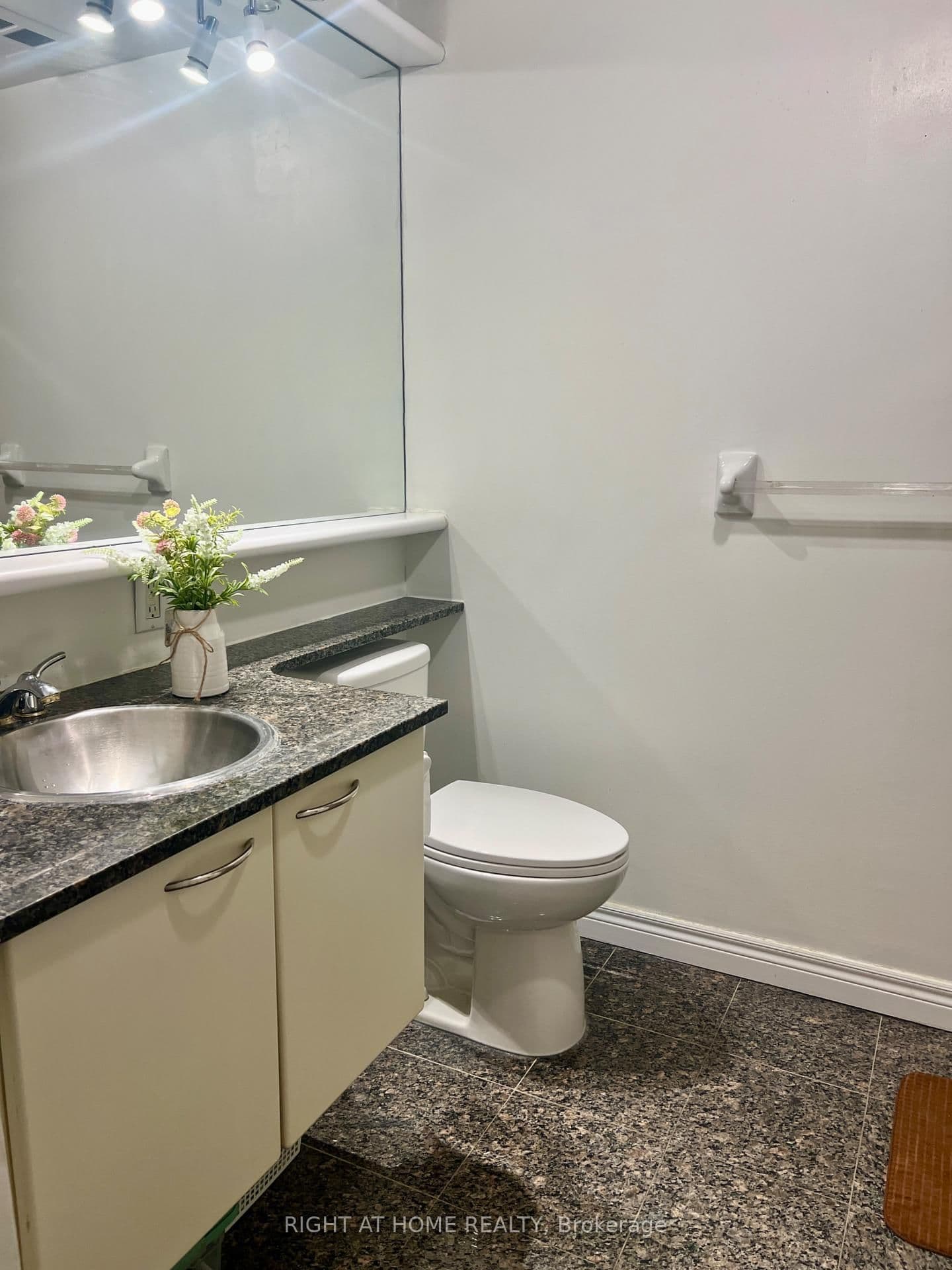 55 Bloor Street E, Unit 1702 thumbnail 20