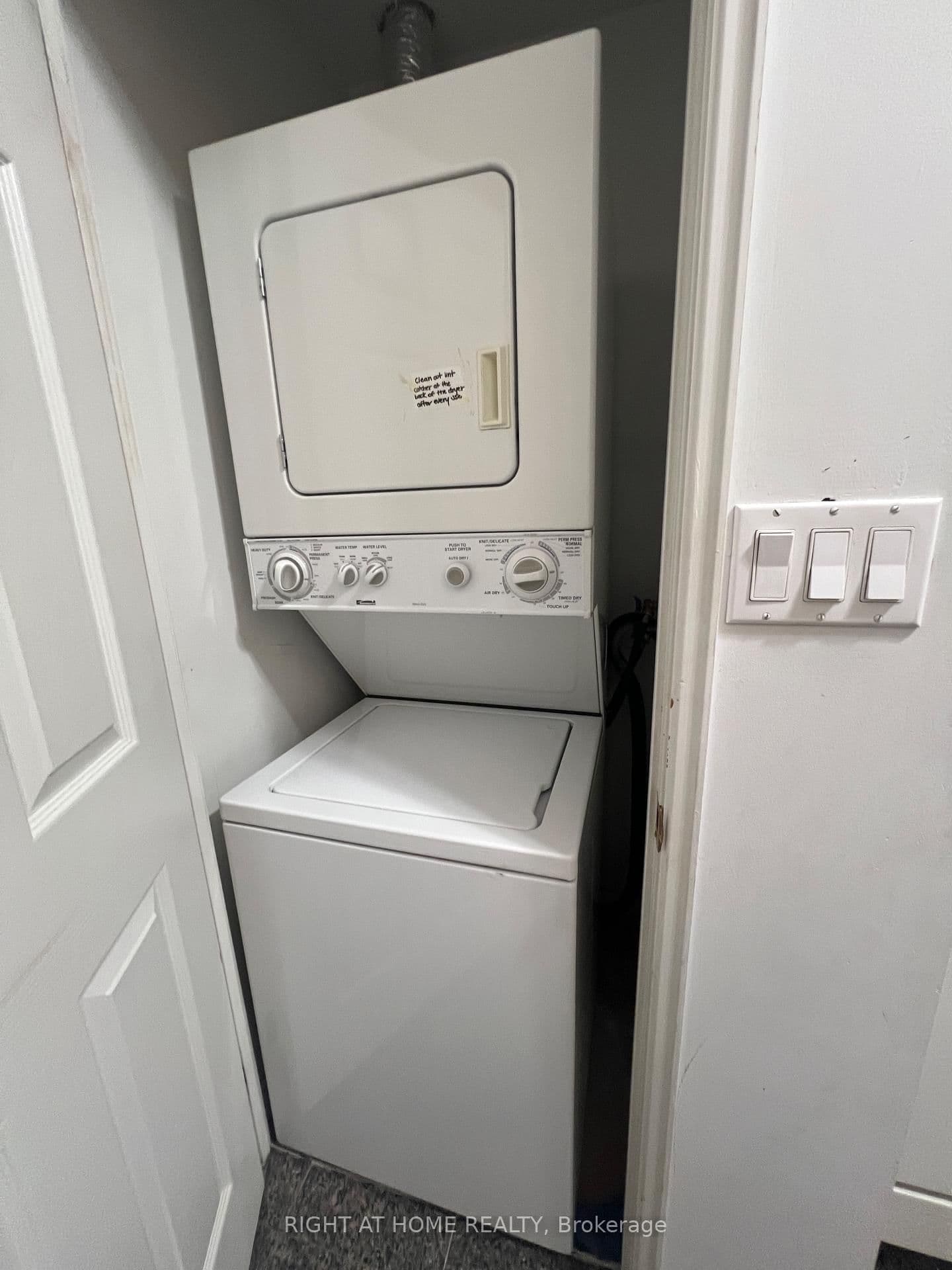 55 Bloor Street E, Unit 1702 thumbnail 21