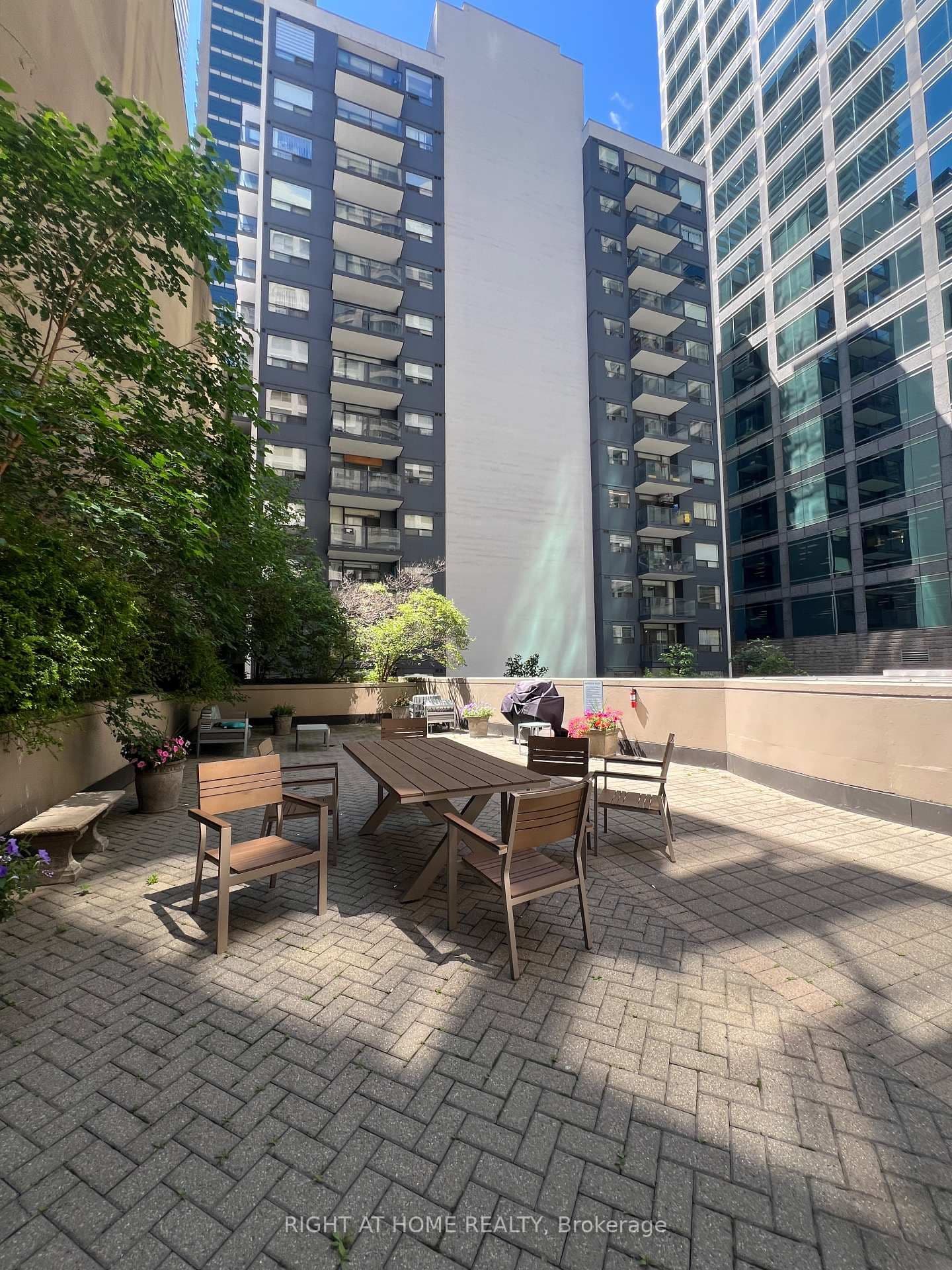 55 Bloor Street E, Unit 1702 thumbnail 24