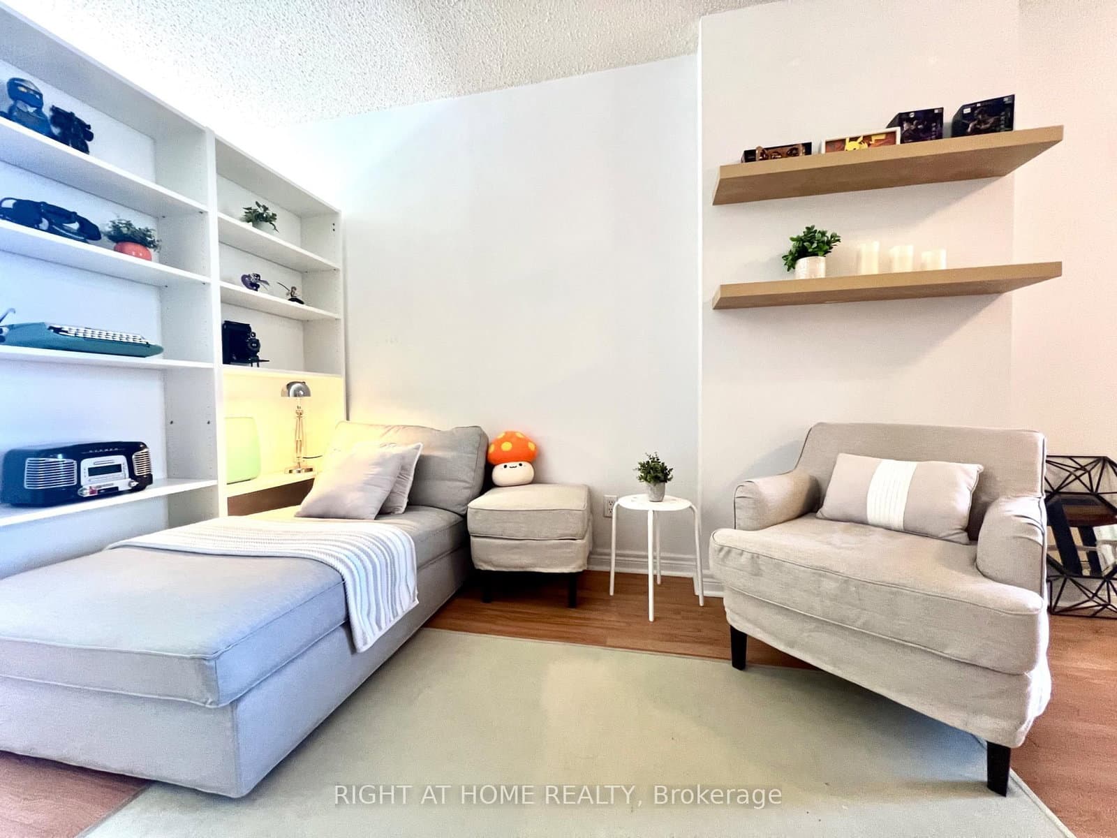 55 Bloor Street E, Unit 1702 thumbnail 7
