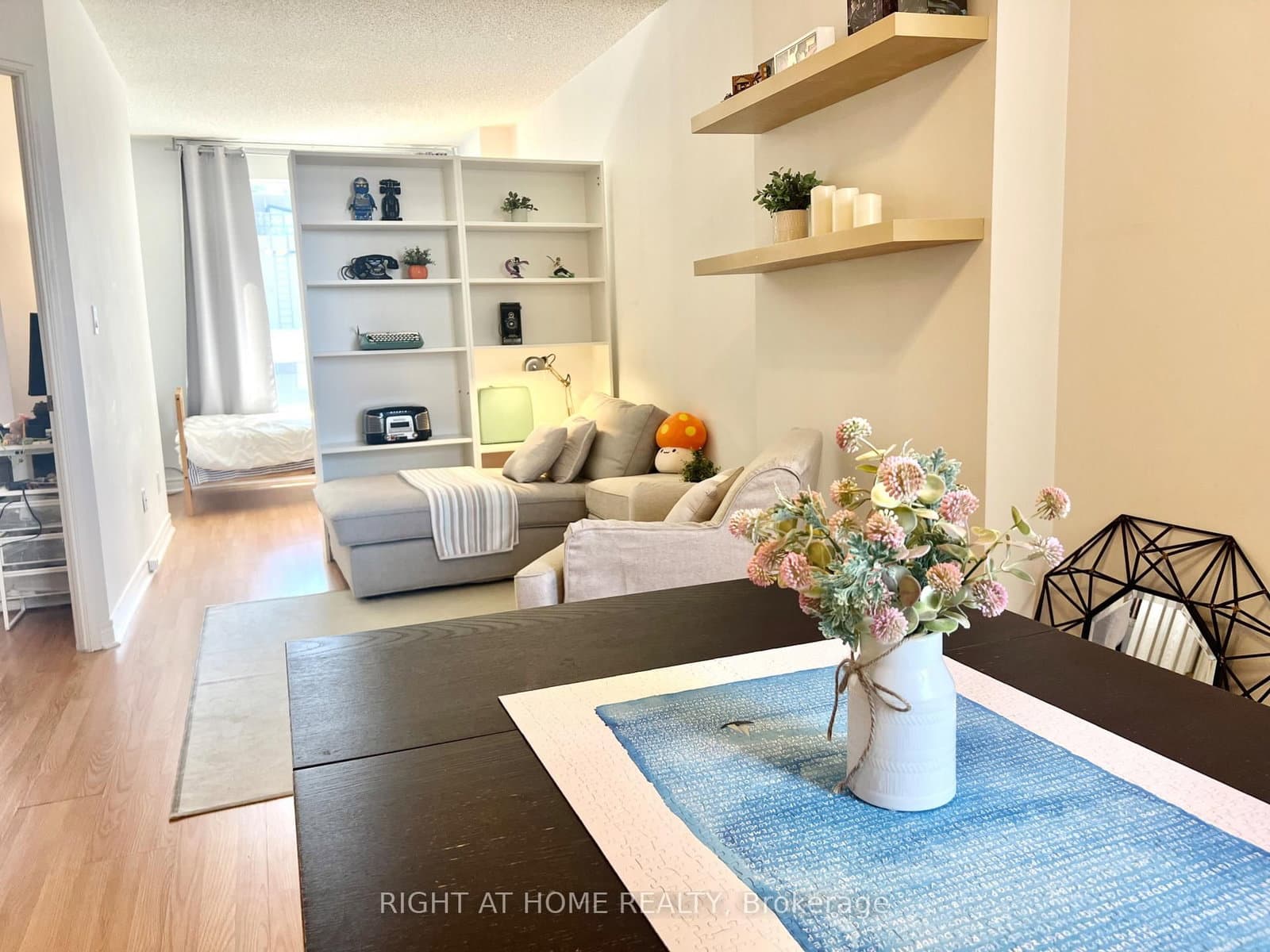 55 Bloor Street E, Unit 1702 thumbnail 8