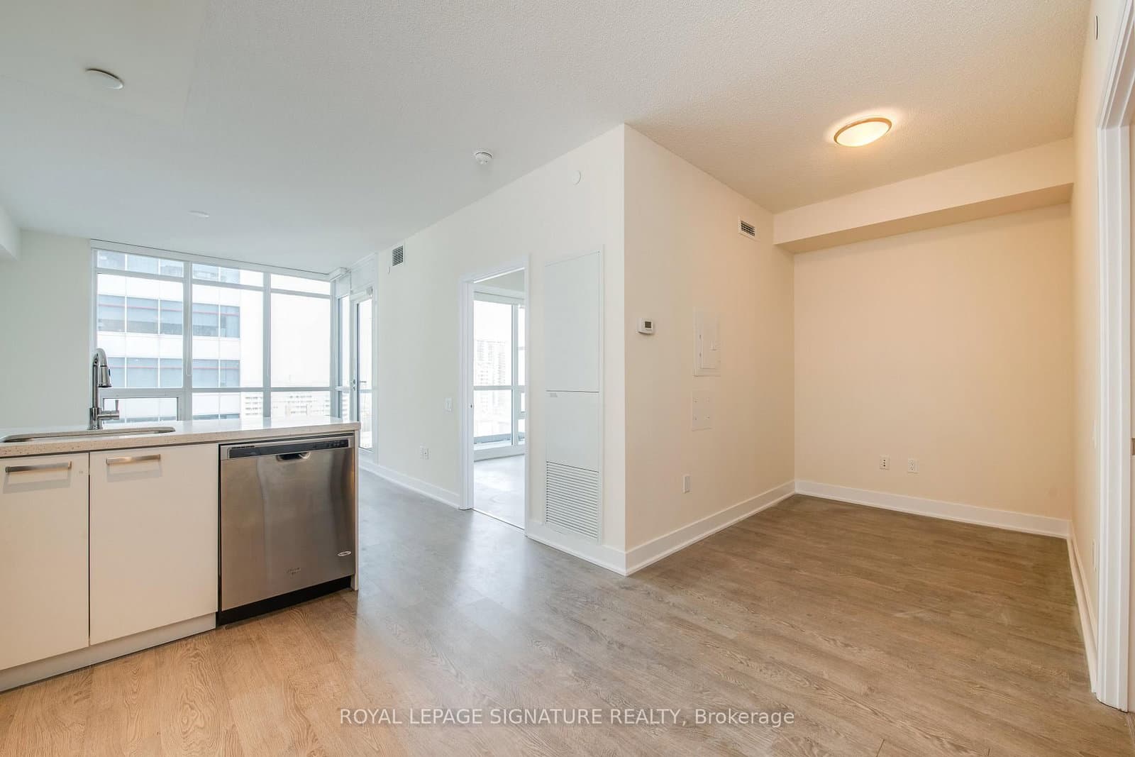 30 Roehampton Avenue, Unit 806 thumbnail 11