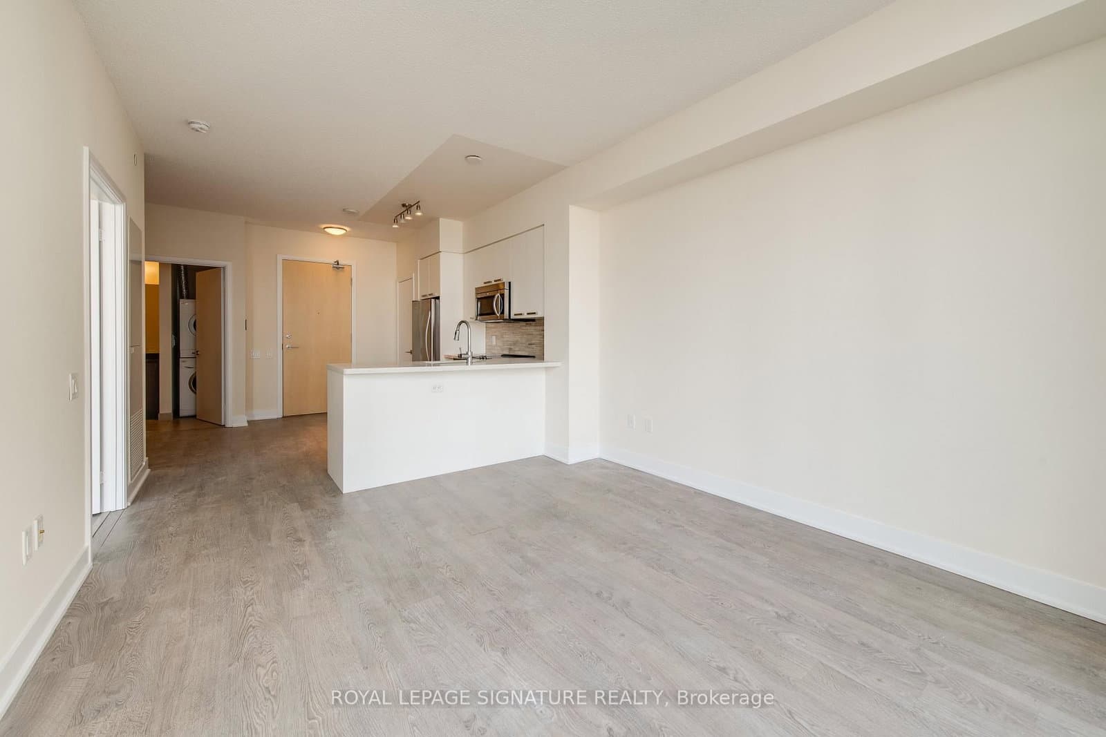 30 Roehampton Avenue, Unit 806 thumbnail 4