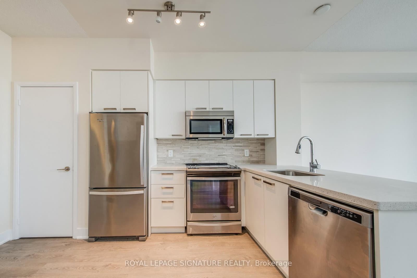30 Roehampton Avenue, Unit 806 thumbnail 7