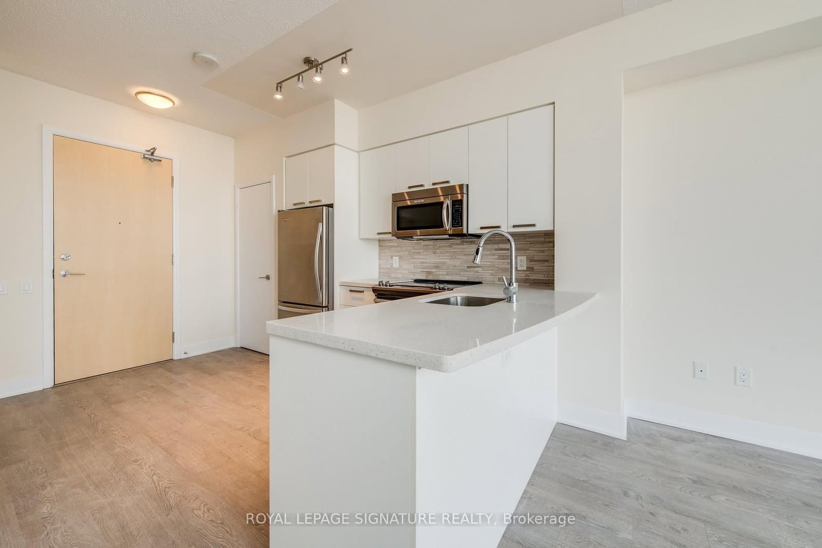 30 Roehampton Avenue, Unit 806 thumbnail 9