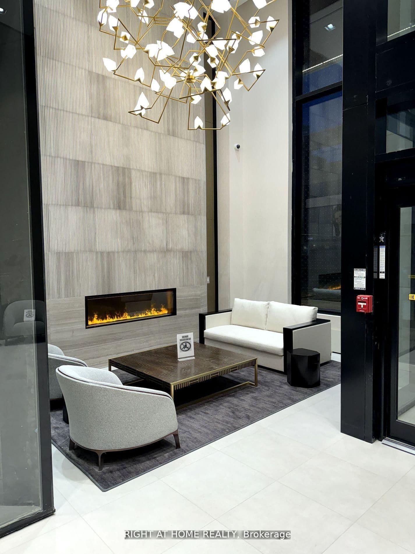 2020 Bathurst Street, Unit 320 thumbnail 3