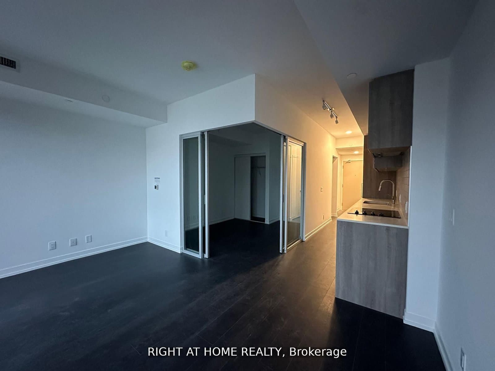 2020 Bathurst Street, Unit 320 thumbnail 9
