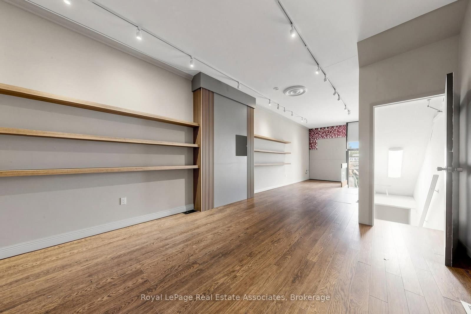 644 Queen Street W thumbnail 10