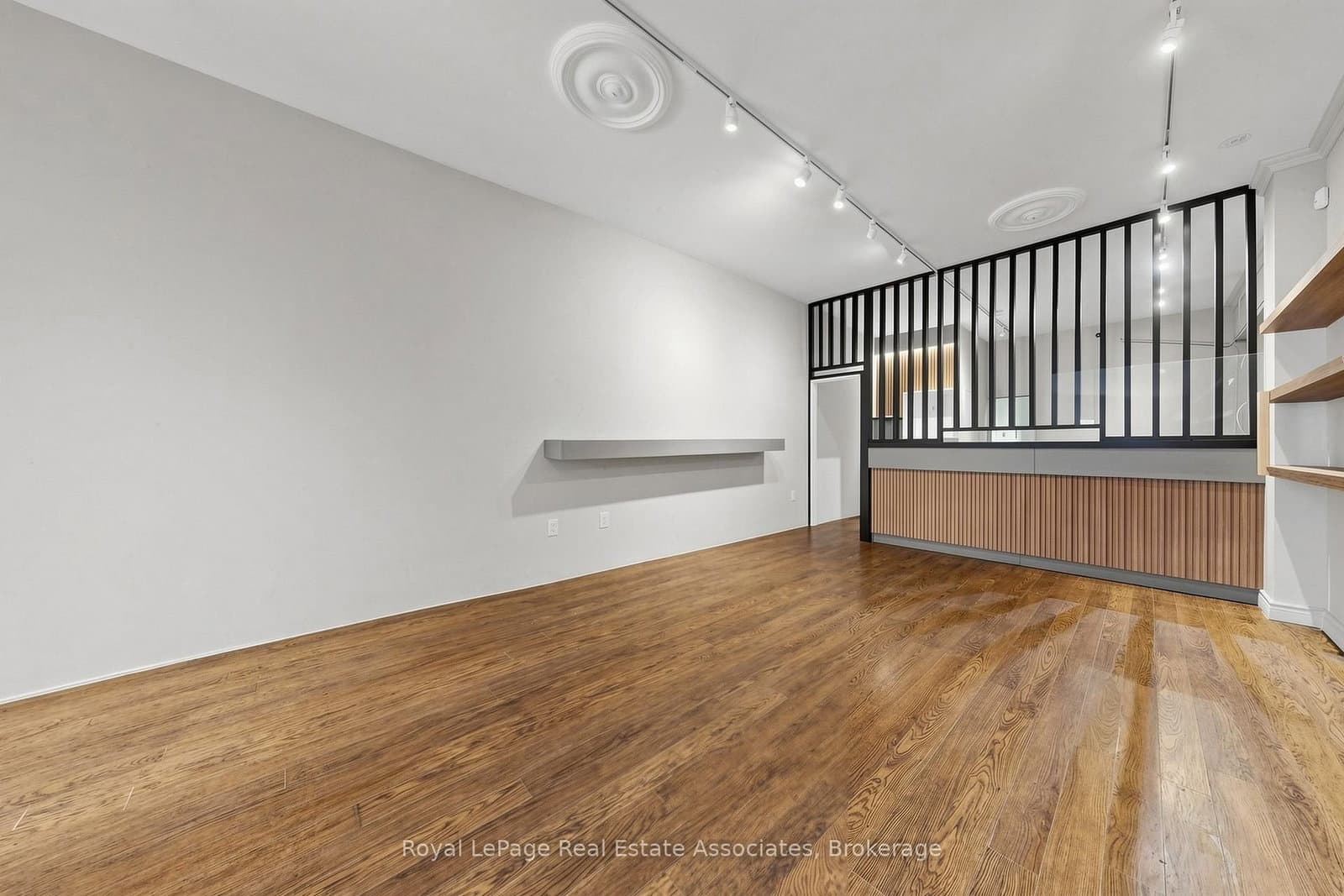 644 Queen Street W thumbnail 16