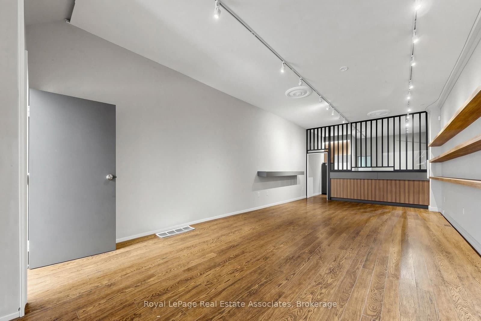 644 Queen Street W thumbnail 6
