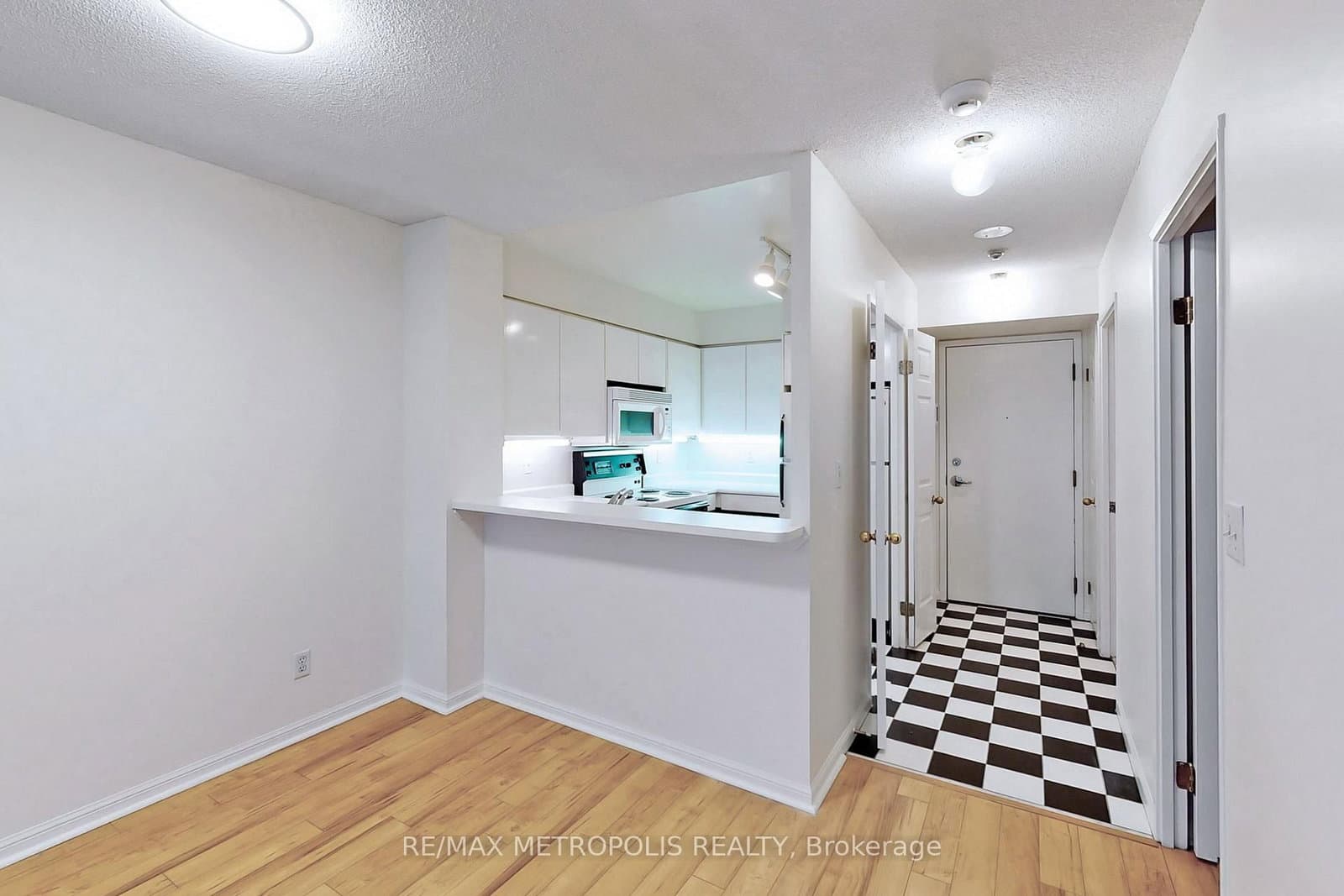 7 Carlton Street, Unit 708 thumbnail 10