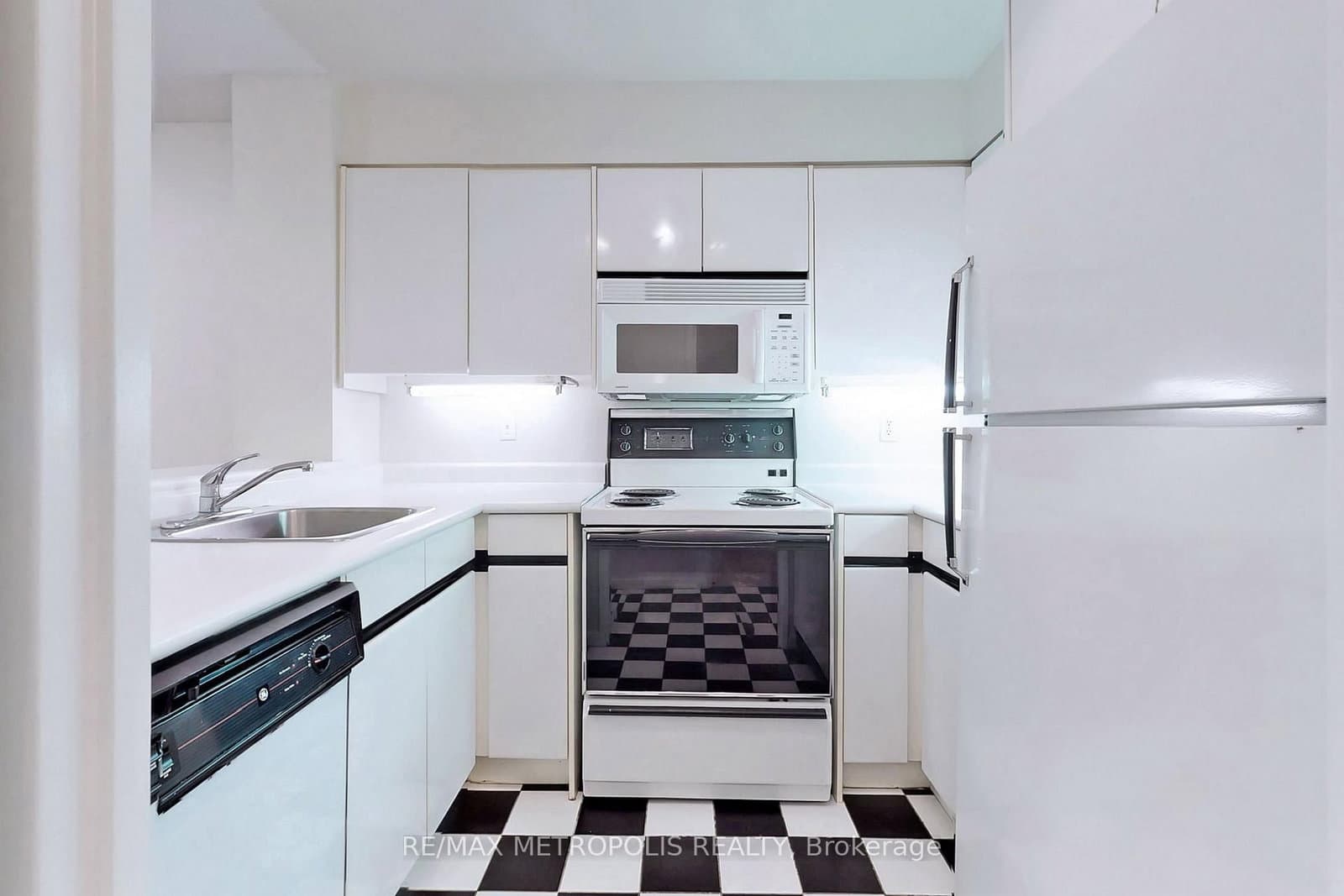 7 Carlton Street, Unit 708 thumbnail 11