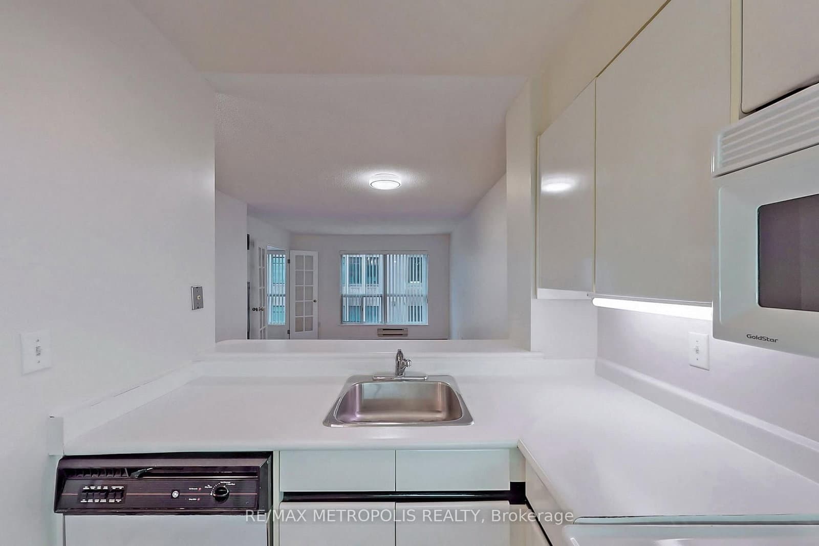7 Carlton Street, Unit 708 thumbnail 12