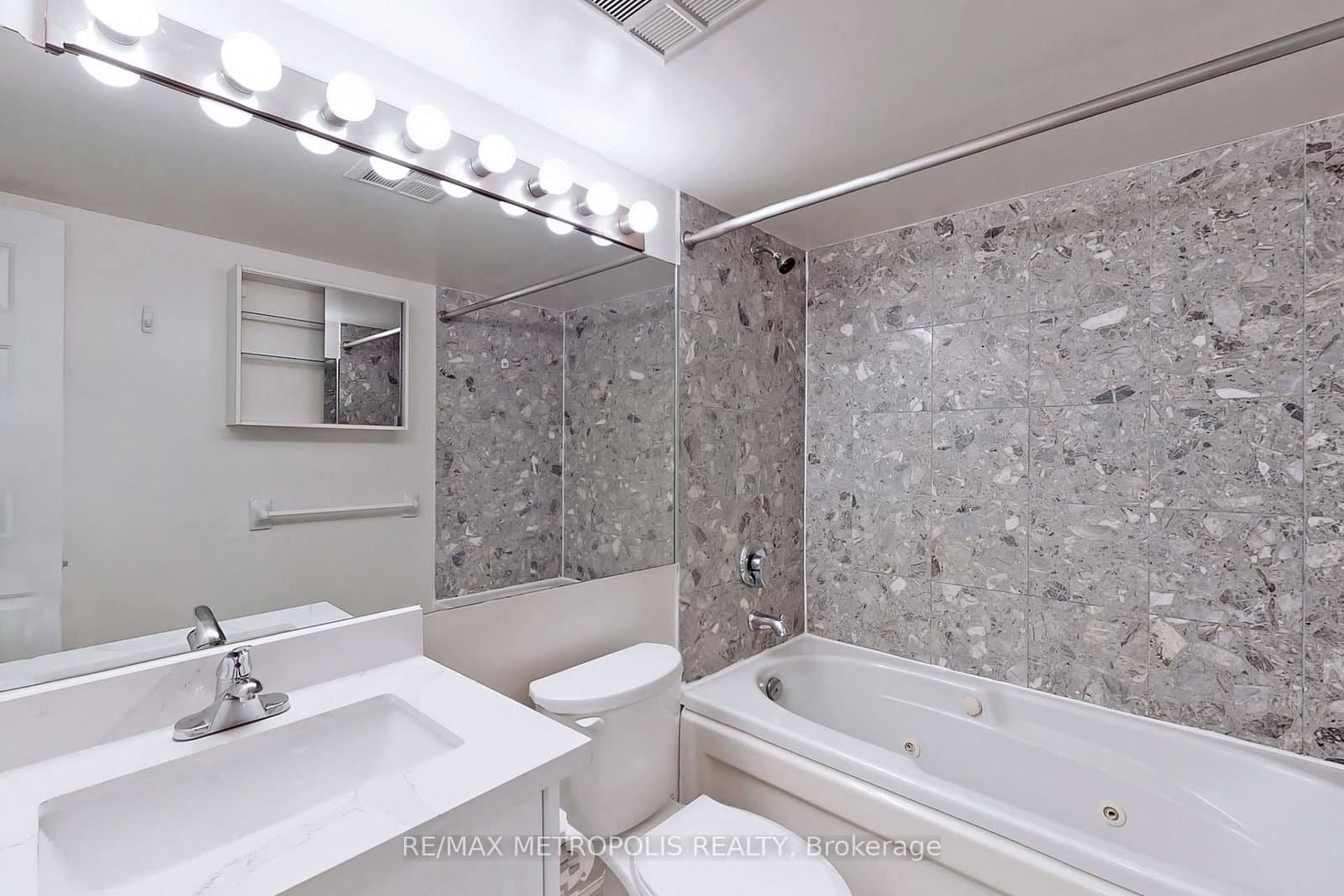 7 Carlton Street, Unit 708 thumbnail 13