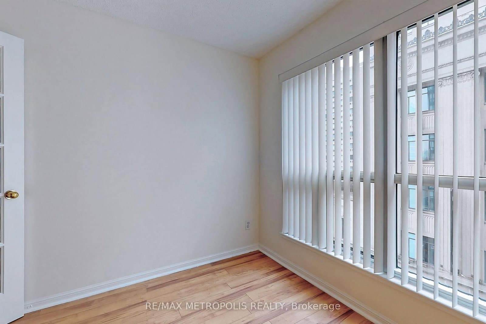 7 Carlton Street, Unit 708 thumbnail 16