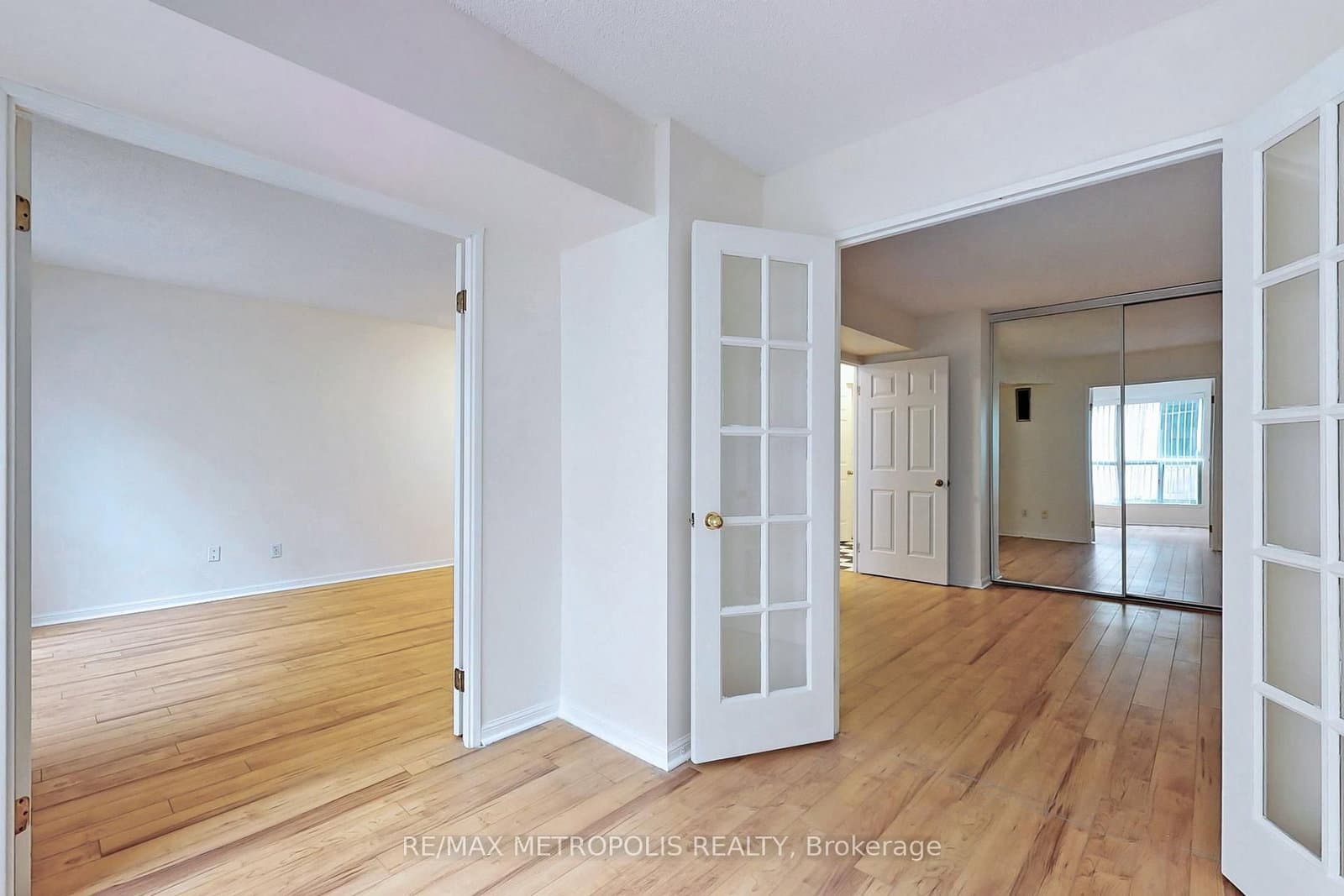 7 Carlton Street, Unit 708 thumbnail 17