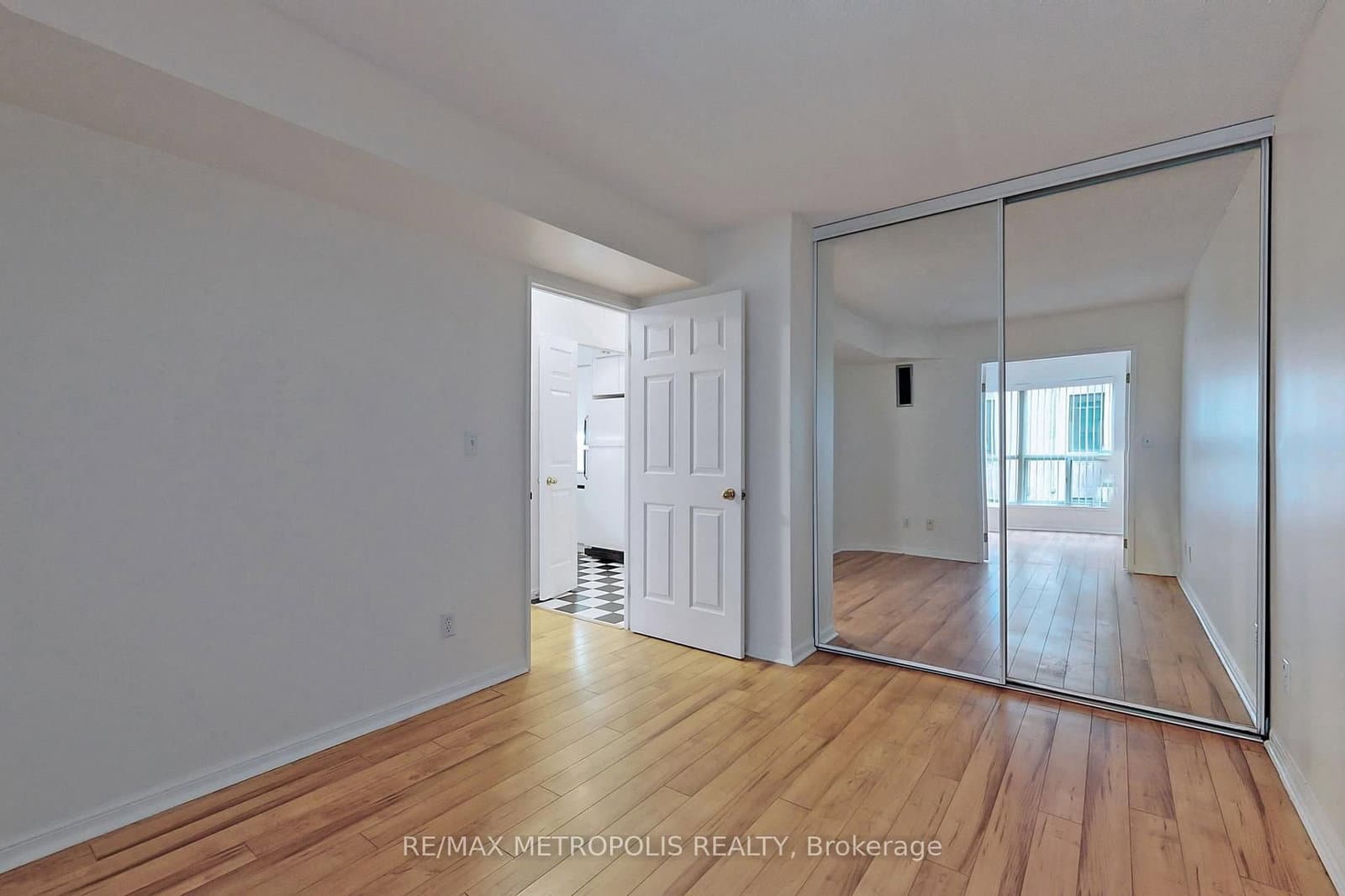 7 Carlton Street, Unit 708 thumbnail 18