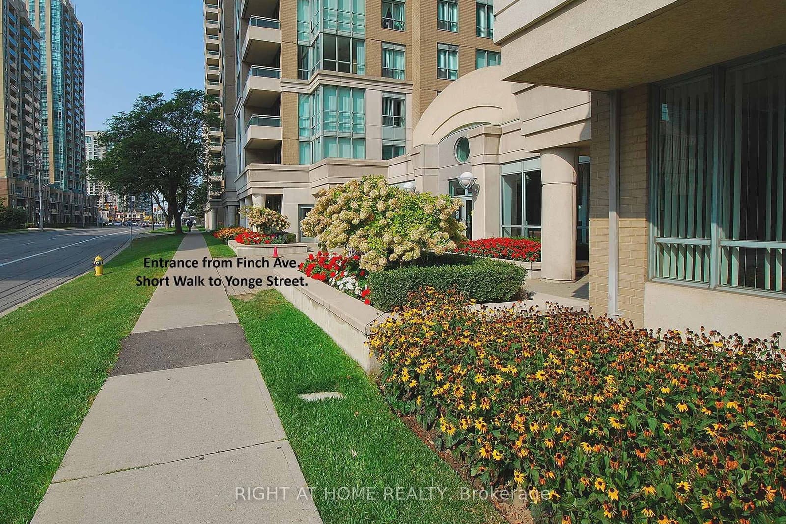 39 Pemberton Avenue, Unit 1009 thumbnail 2