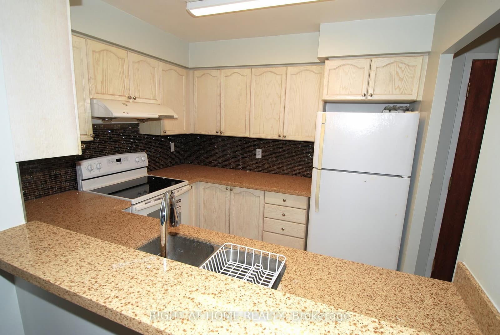 39 Pemberton Avenue, Unit 1009 thumbnail 6