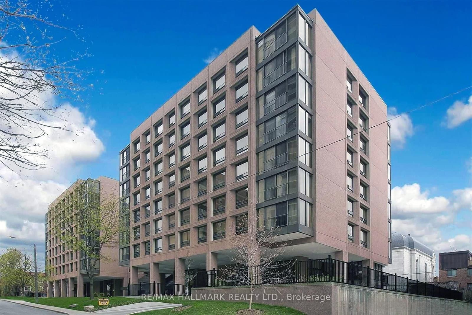 447 Walmer Road, Unit Ph10 - Image 1