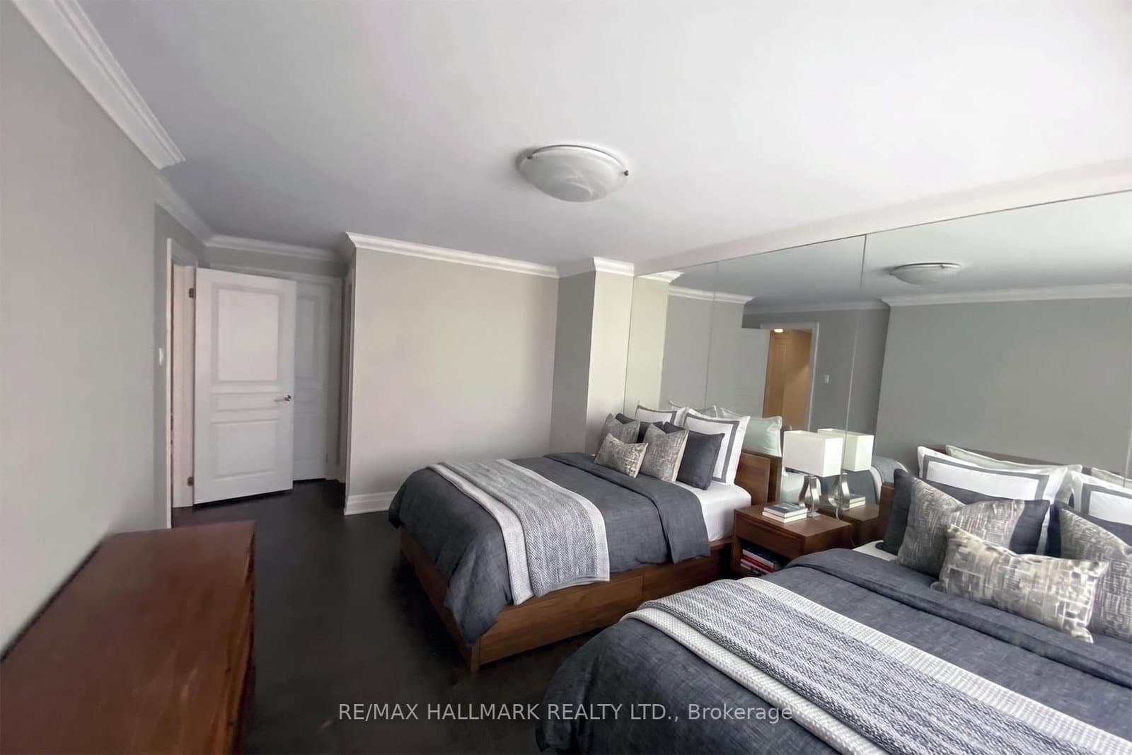 447 Walmer Road, Unit Ph10 thumbnail 10