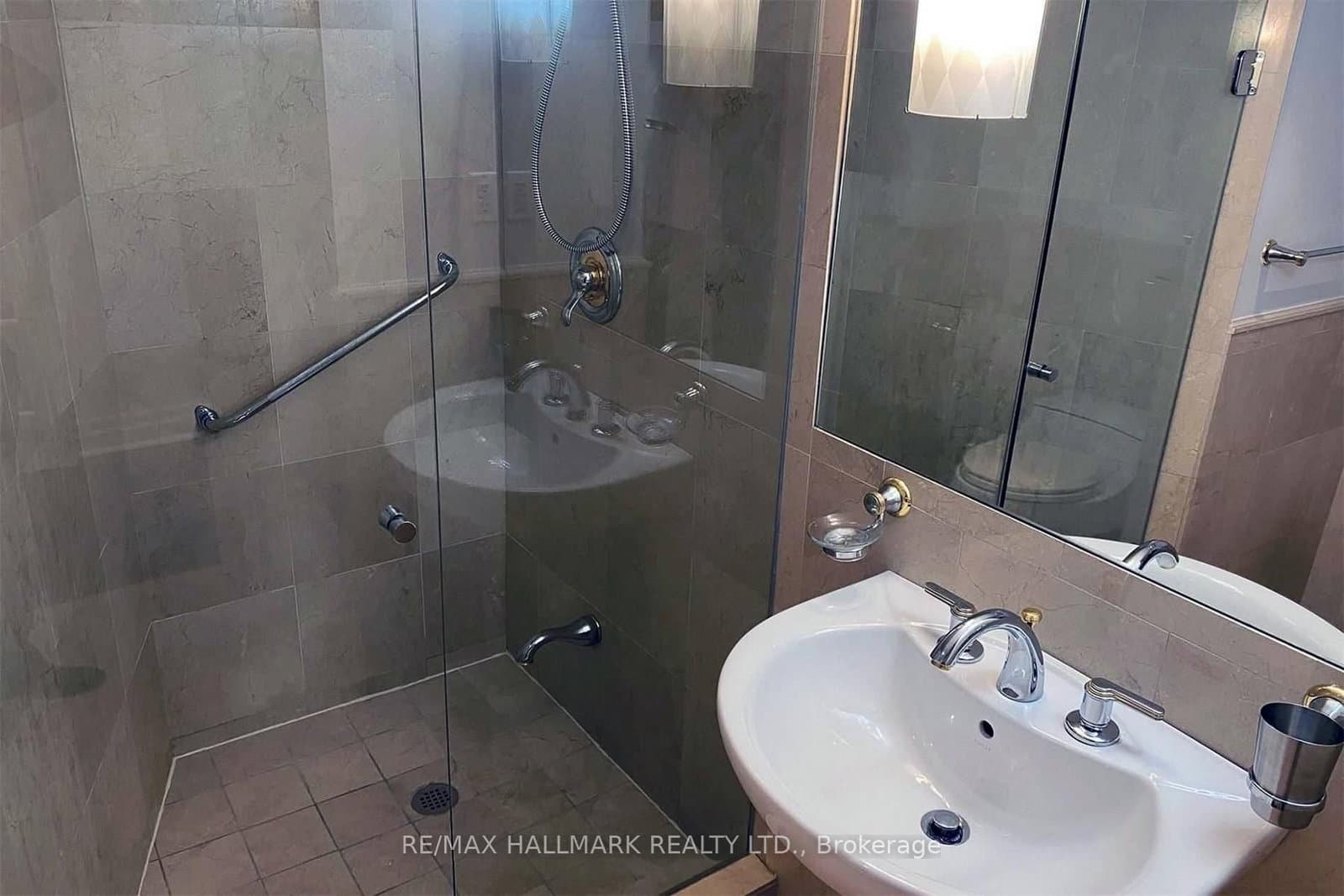 447 Walmer Road, Unit Ph10 thumbnail 12
