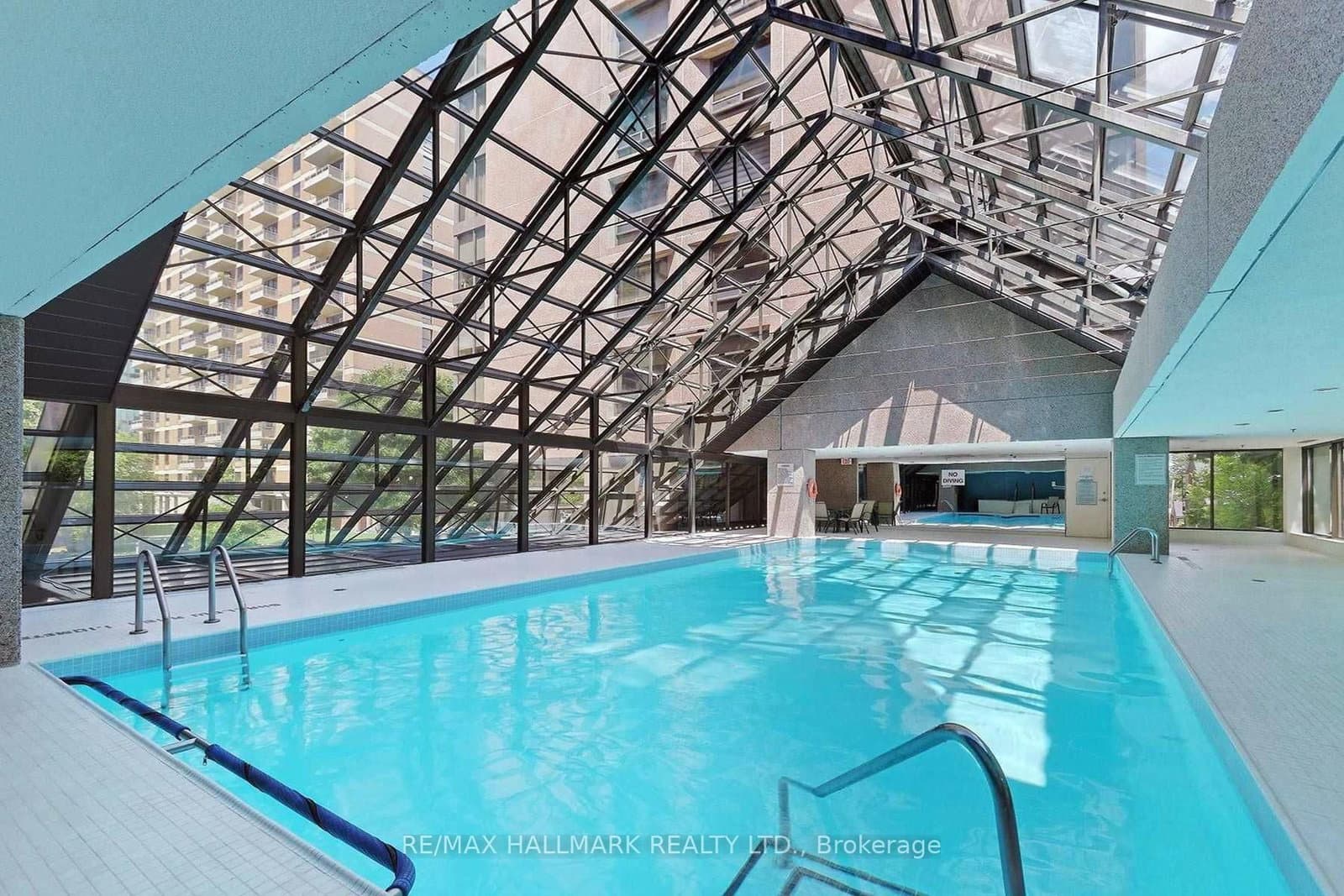 447 Walmer Road, Unit Ph10 thumbnail 17