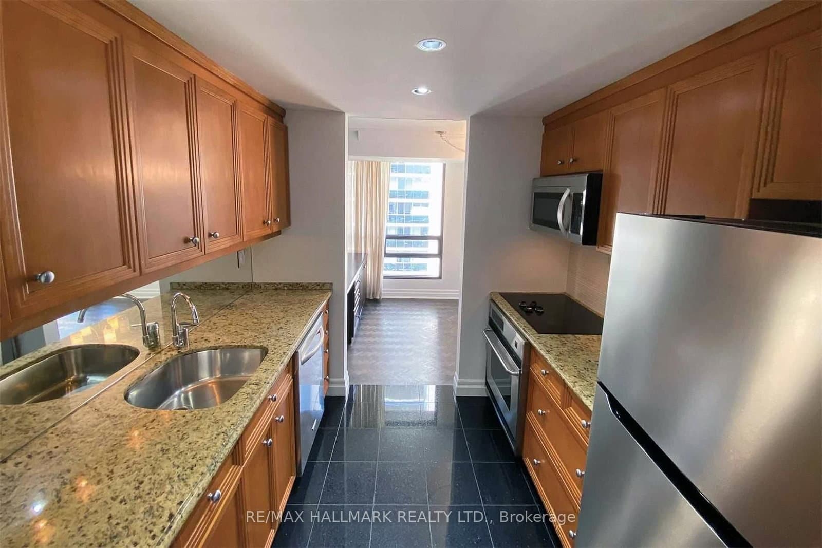 447 Walmer Road, Unit Ph10 thumbnail 5