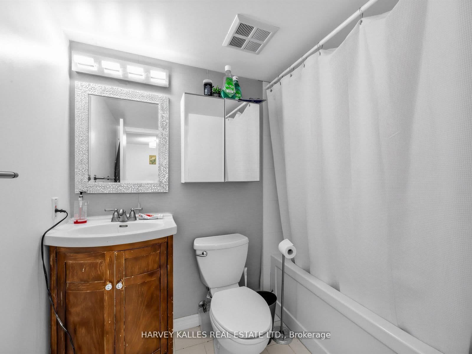 10 Yonge Street, Unit 705 thumbnail 10