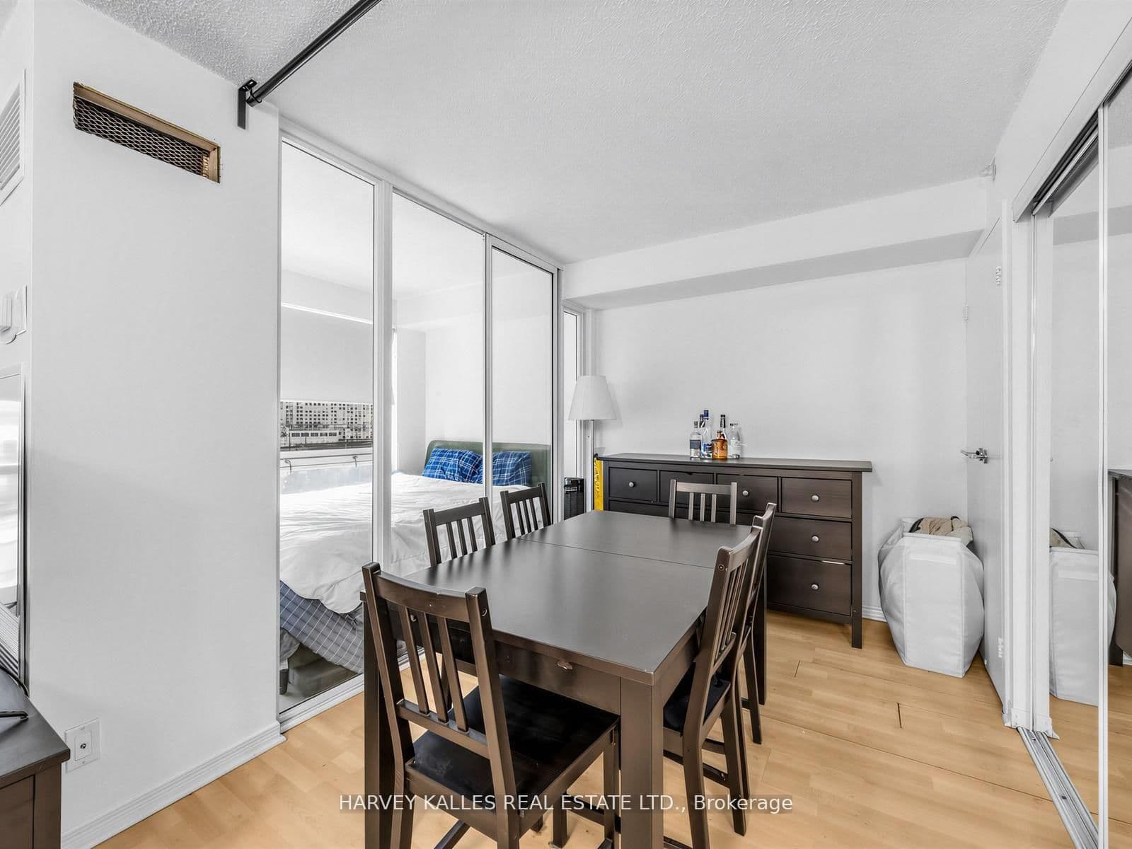 10 Yonge Street, Unit 705 thumbnail 12