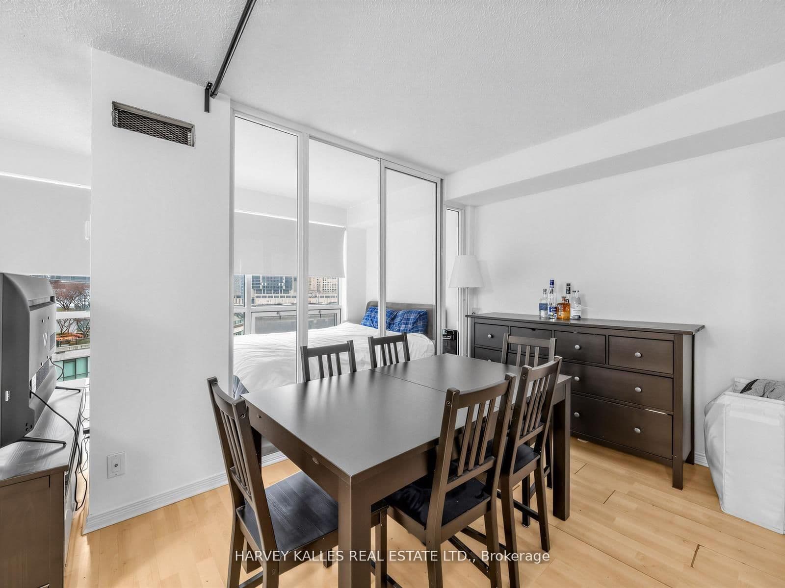 10 Yonge Street, Unit 705 thumbnail 14