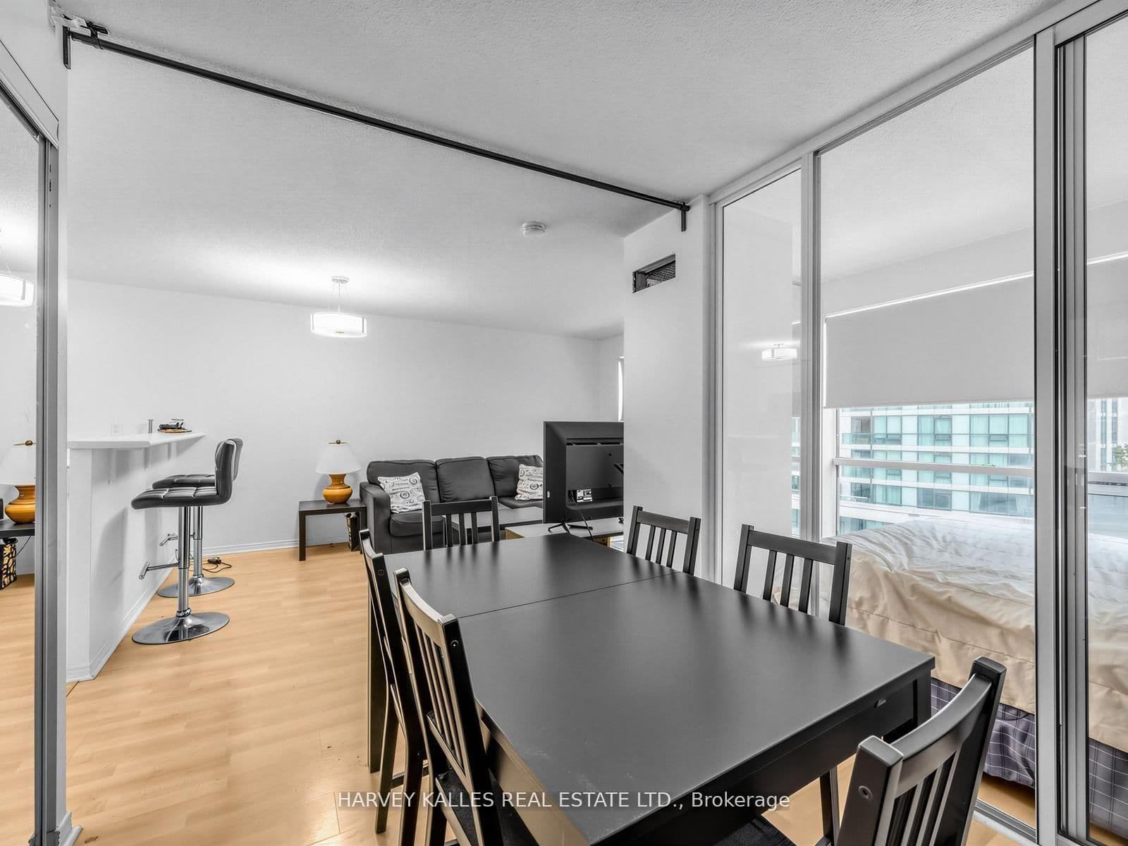 10 Yonge Street, Unit 705 thumbnail 15
