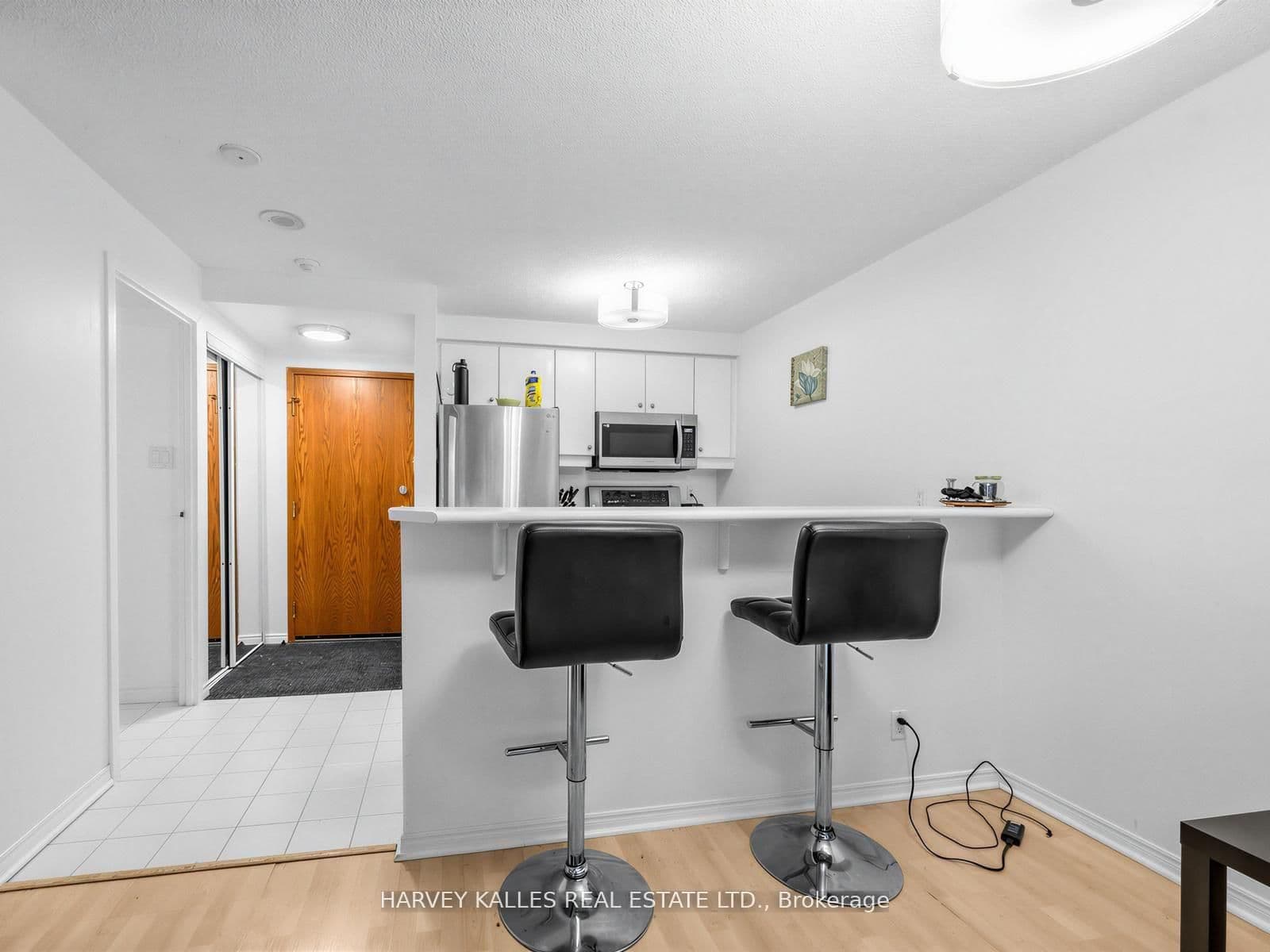 10 Yonge Street, Unit 705 thumbnail 16