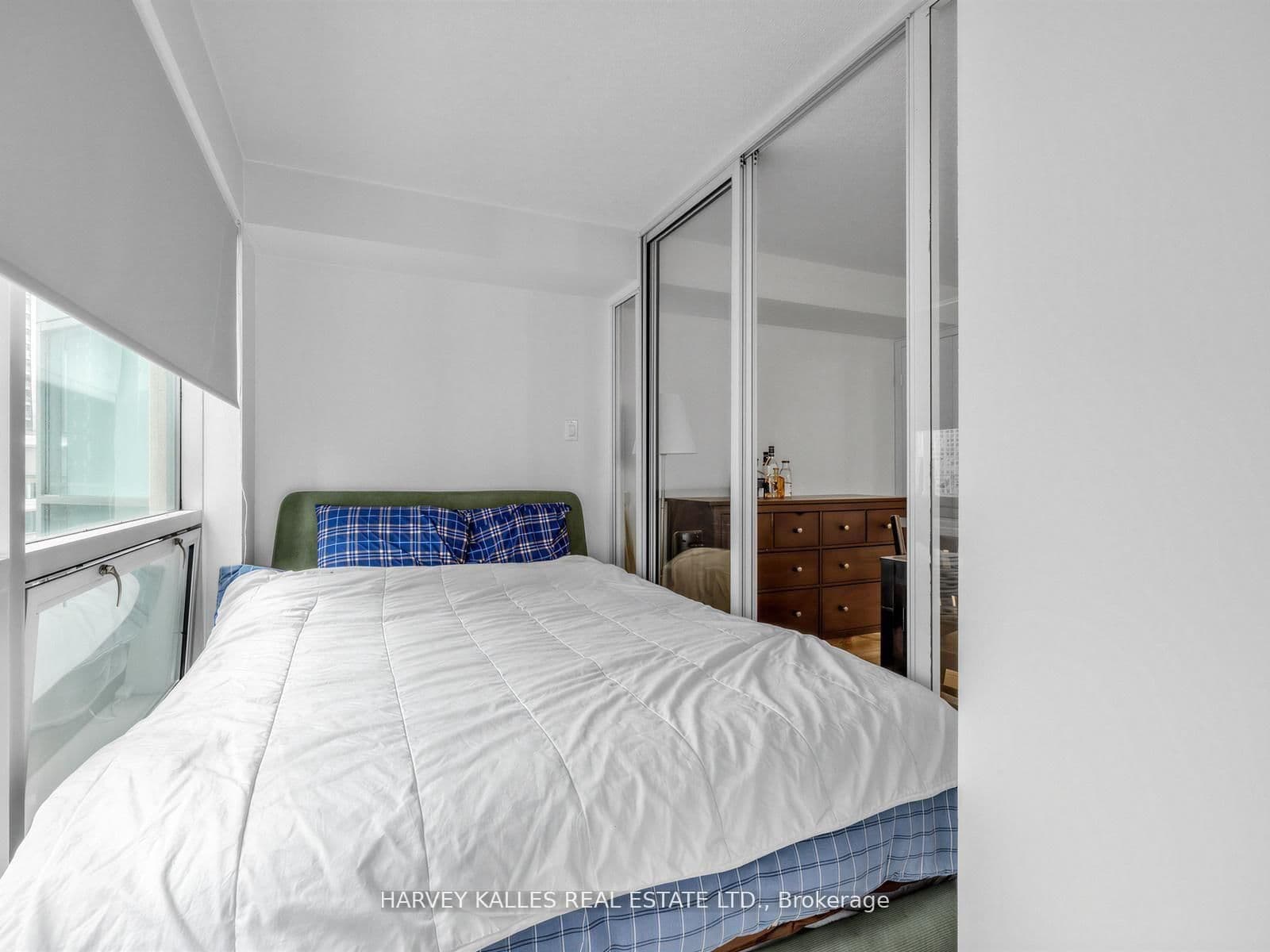 10 Yonge Street, Unit 705 thumbnail 22
