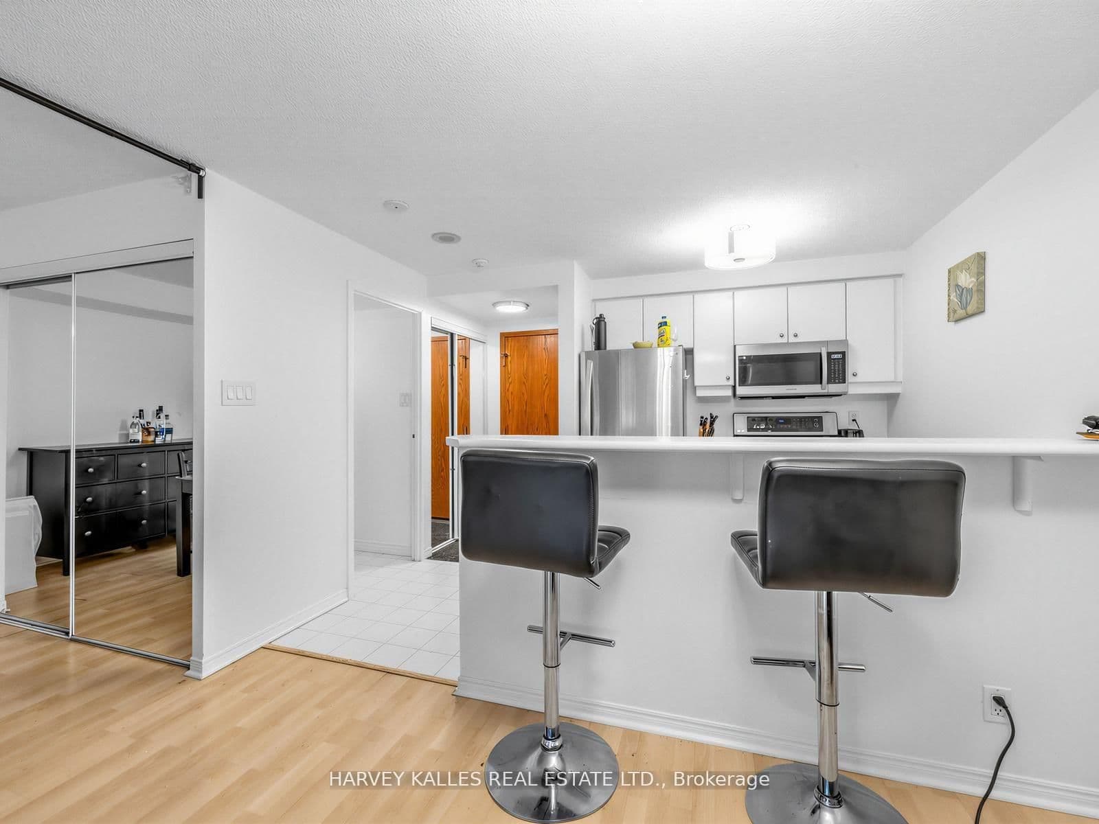 10 Yonge Street, Unit 705 thumbnail 24