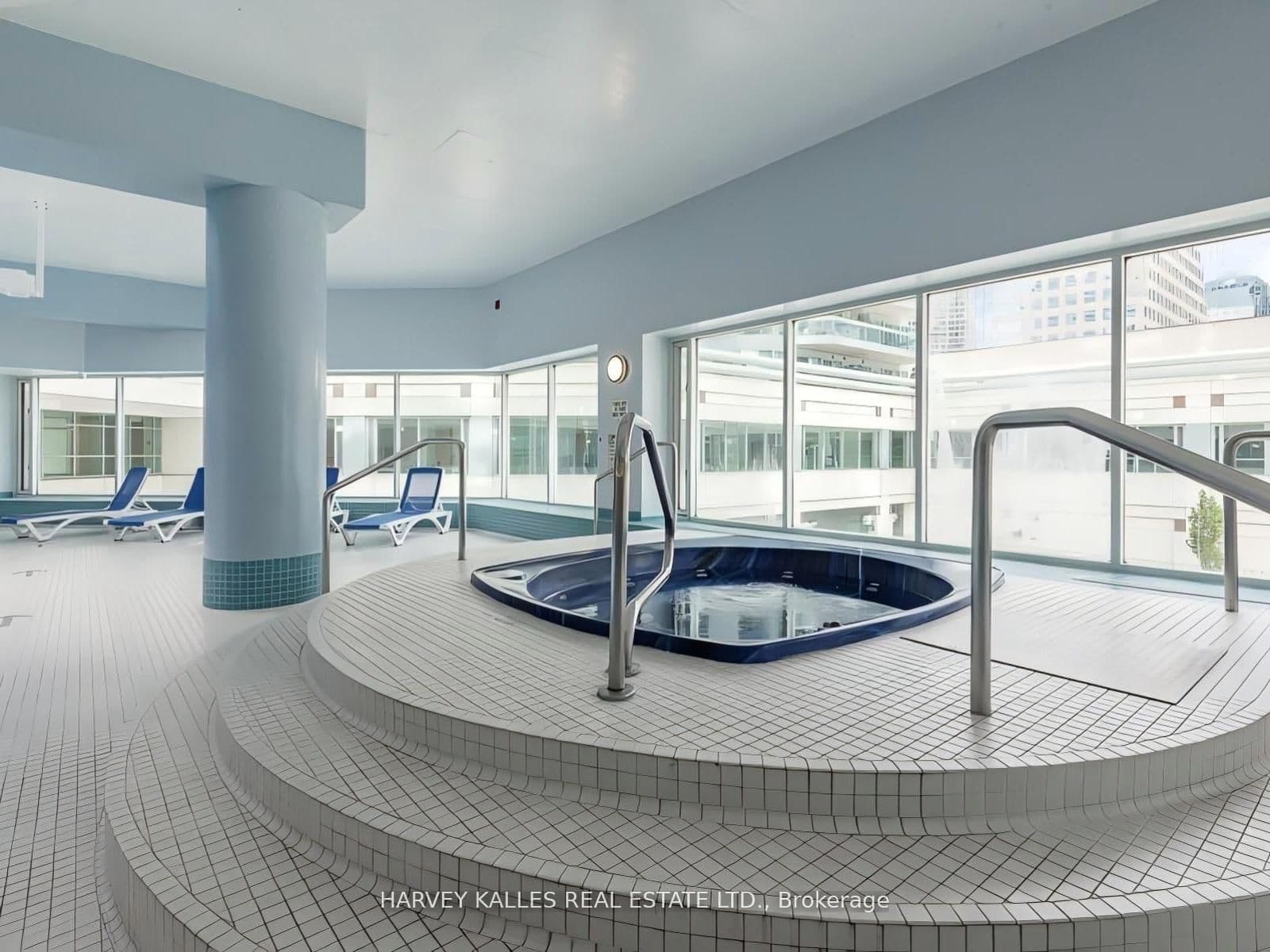 10 Yonge Street, Unit 705 thumbnail 34