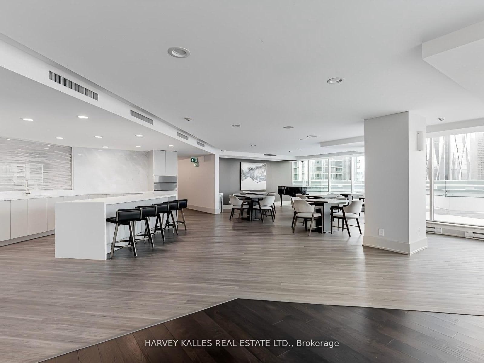 10 Yonge Street, Unit 705 thumbnail 36