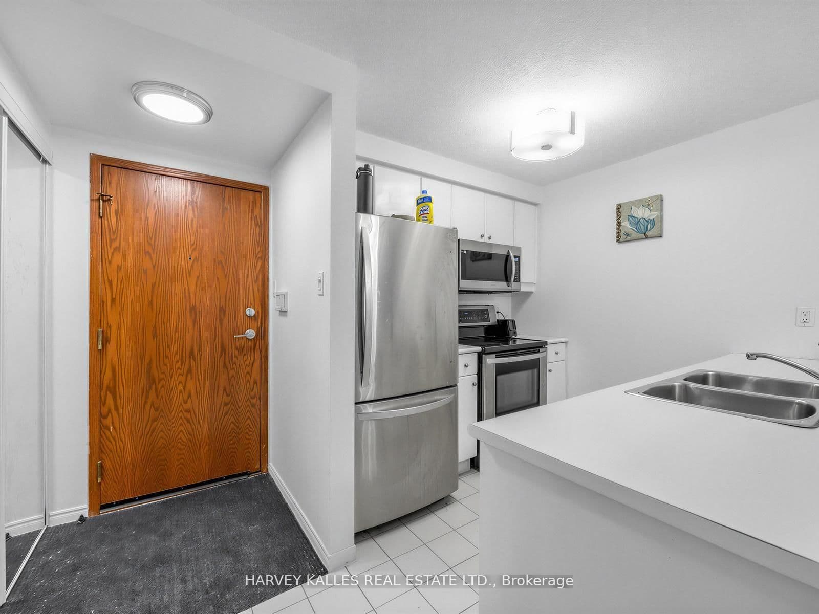 10 Yonge Street, Unit 705 thumbnail 5
