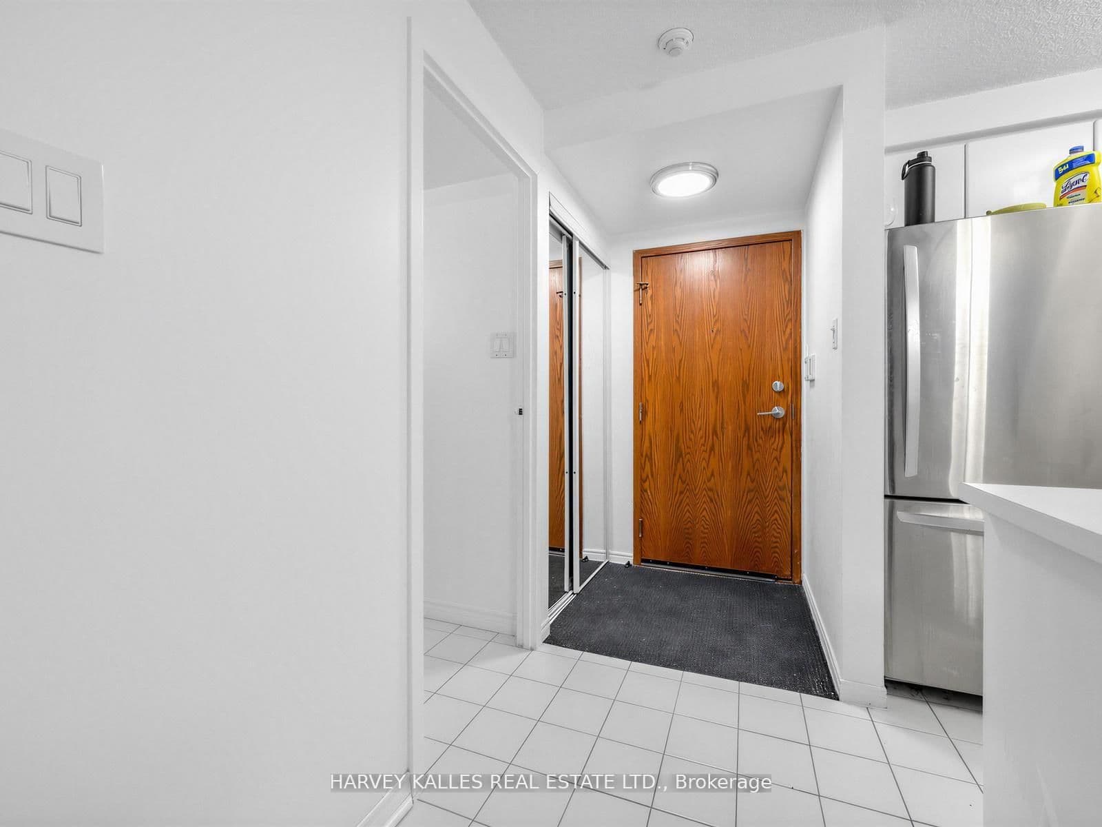 10 Yonge Street, Unit 705 thumbnail 6
