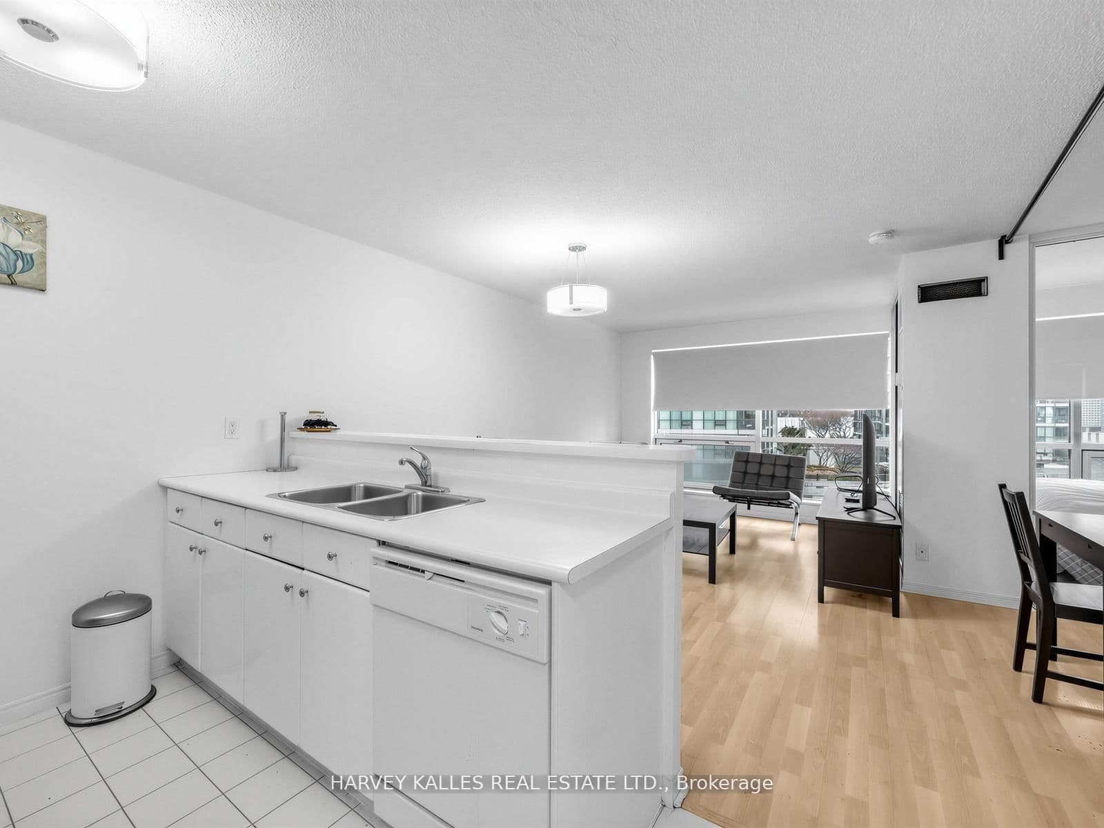 10 Yonge Street, Unit 705 thumbnail 7